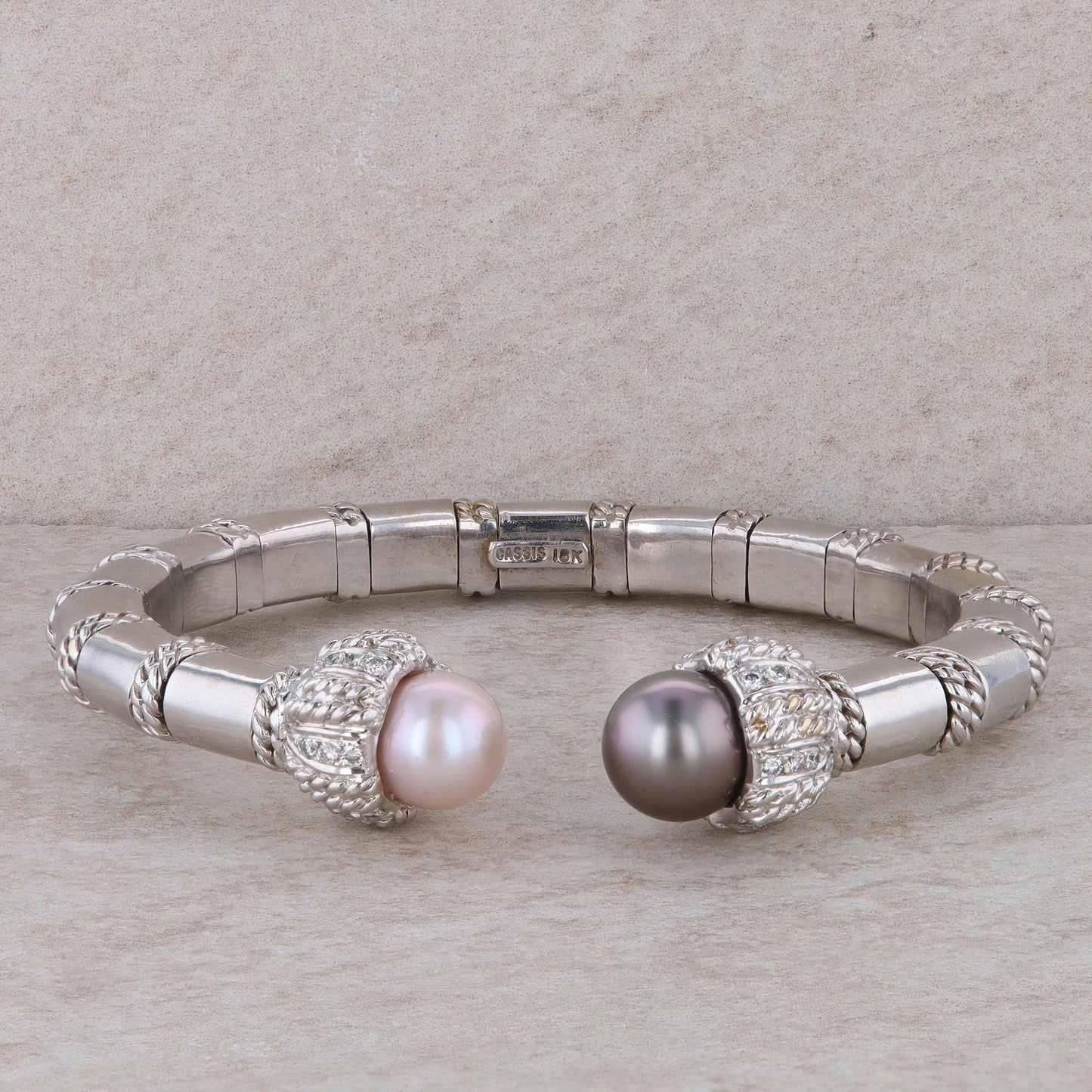 18k White Gold Cassis Black and White Pearl & Diamond Bangle