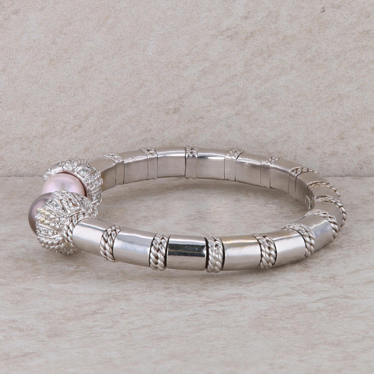 18k White Gold Cassis Black and White Pearl & Diamond Bangle