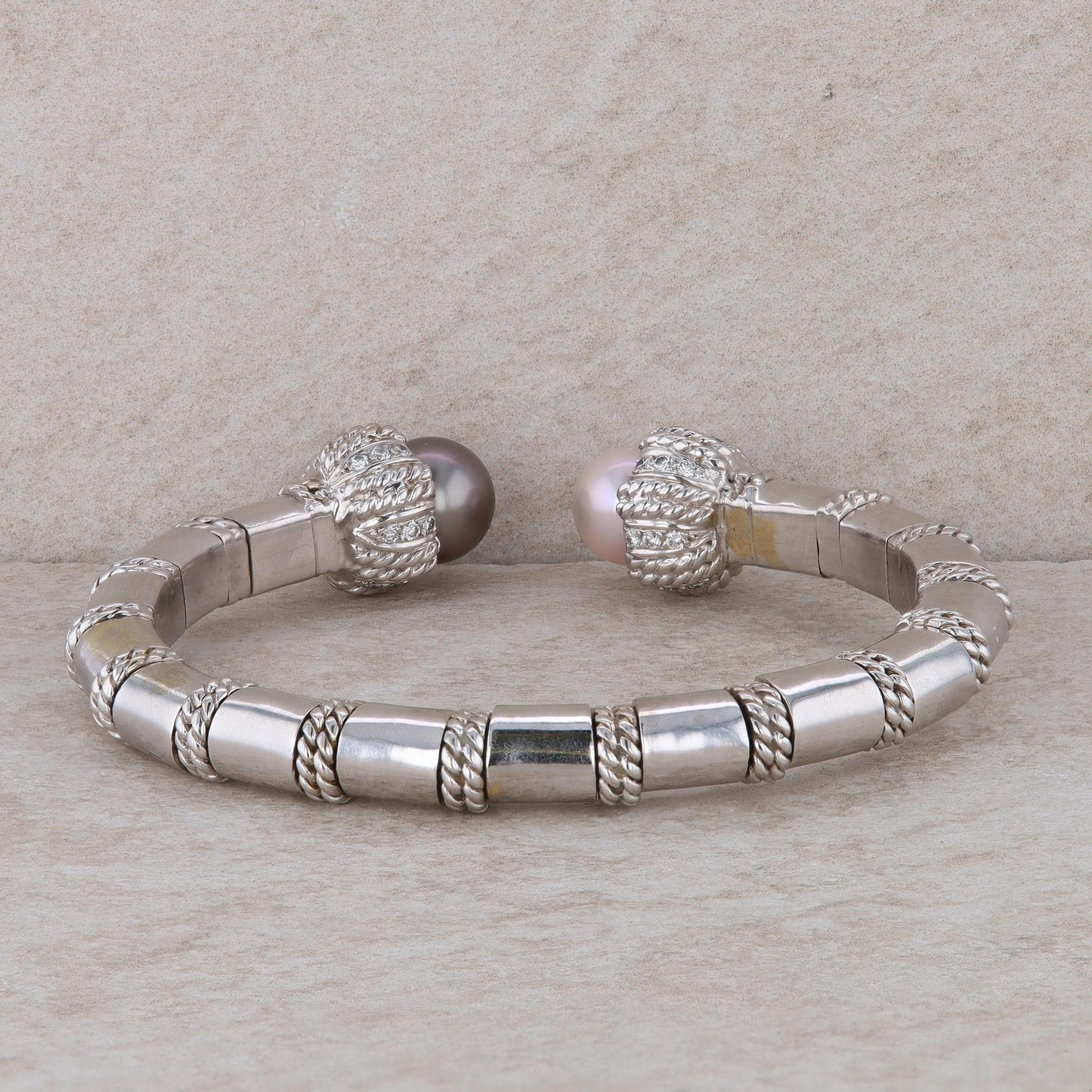 18k White Gold Cassis Black and White Pearl & Diamond Bangle