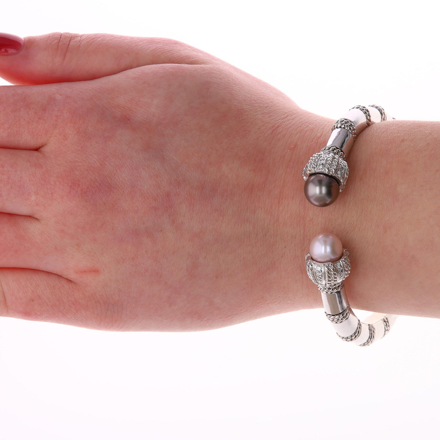 18k White Gold Cassis Black and White Pearl & Diamond Bangle