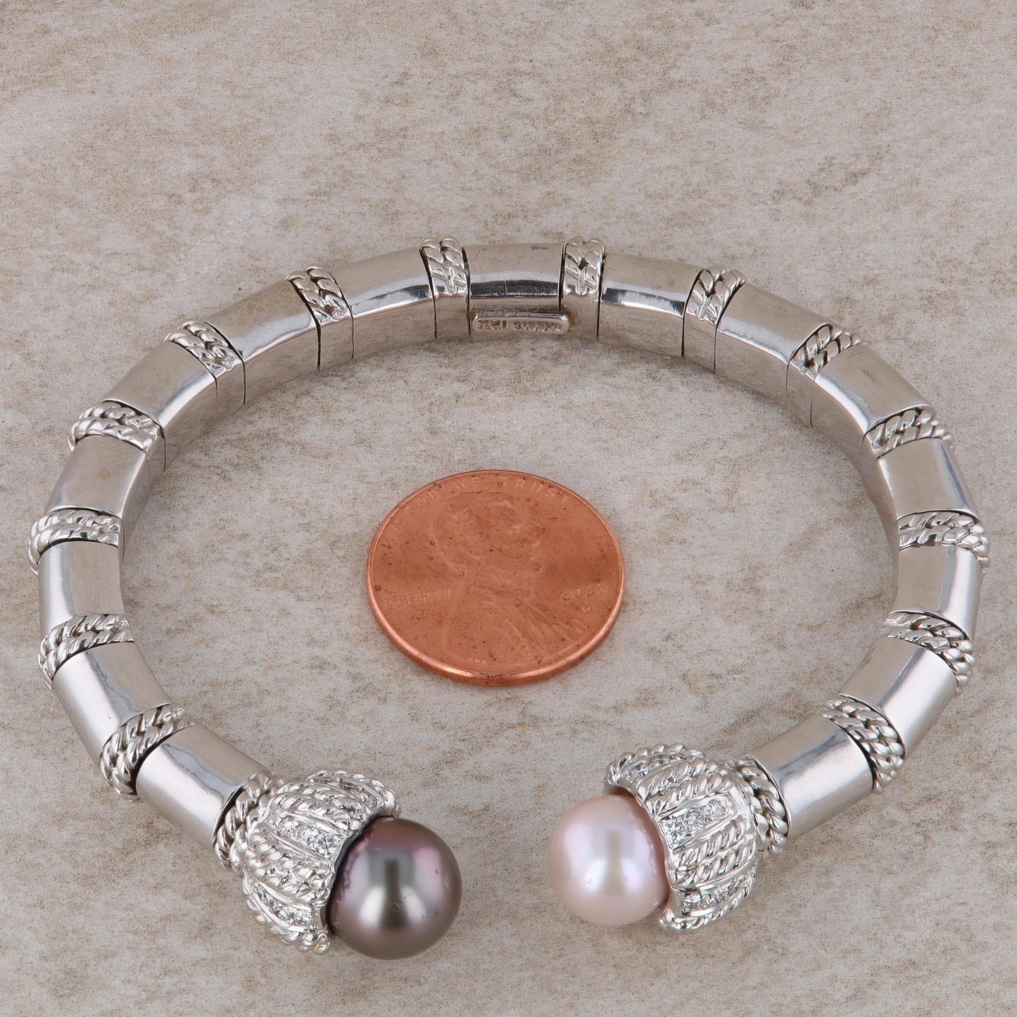 18k White Gold Cassis Black and White Pearl & Diamond Bangle