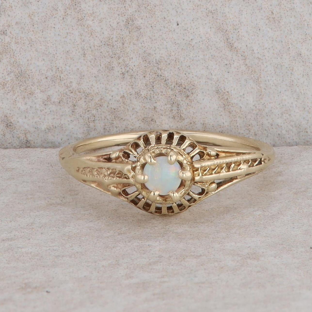 14k Yellow Gold Opal Filigree Fashion Ring