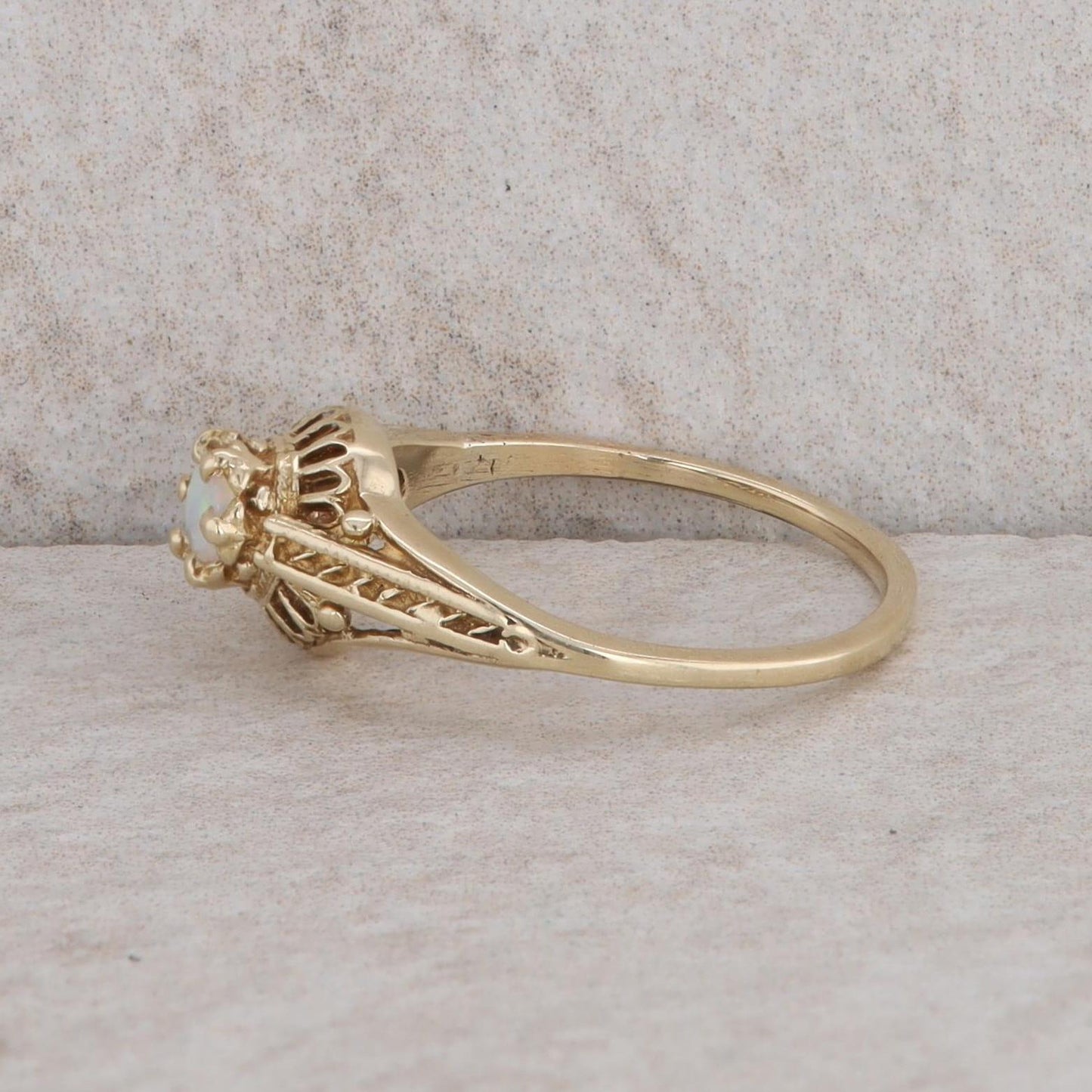 14k Yellow Gold Opal Filigree Fashion Ring