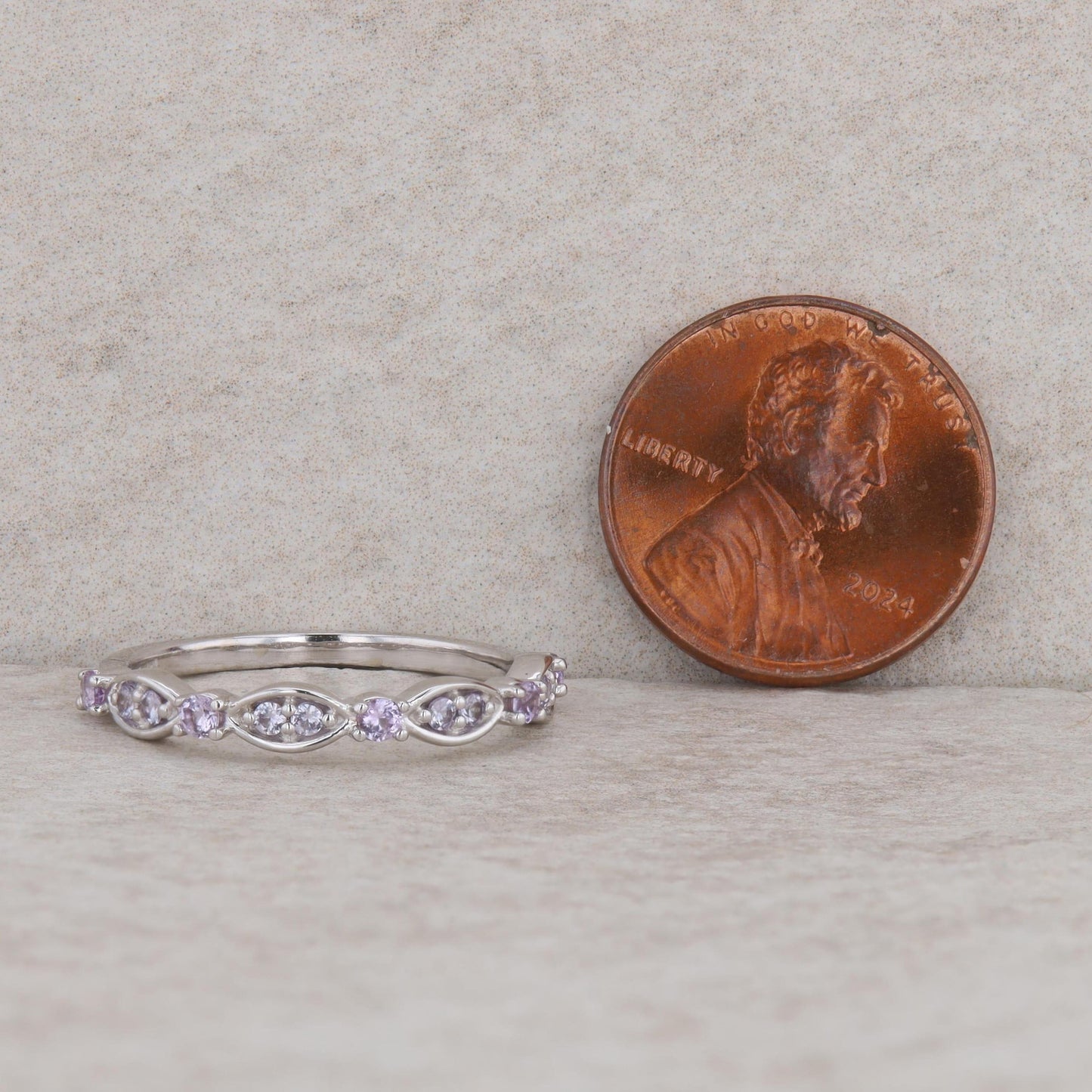 14k White Gold Imitation Alexandrite Band