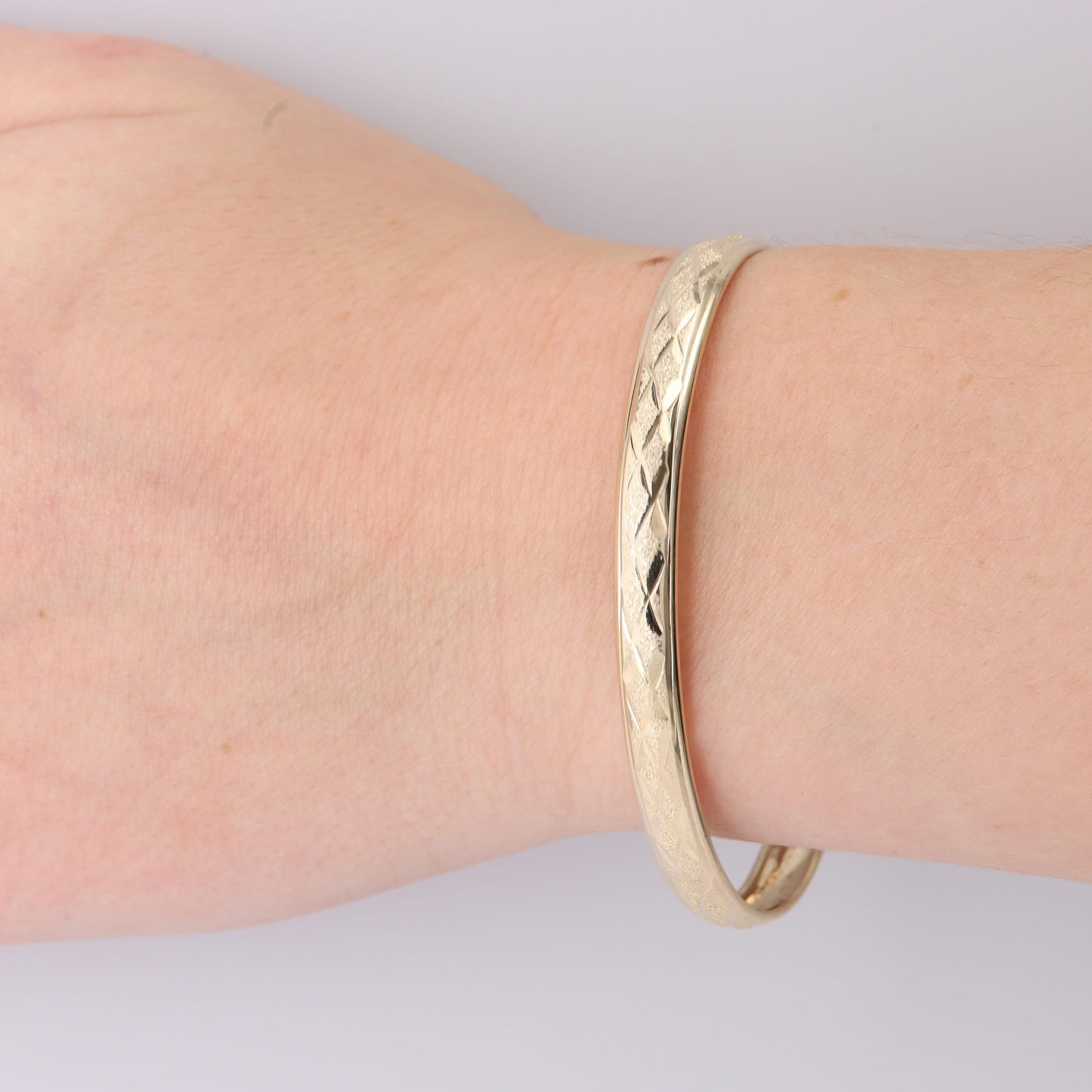 10k Yellow Gold Textured 6.3mm Bangle 4.2g