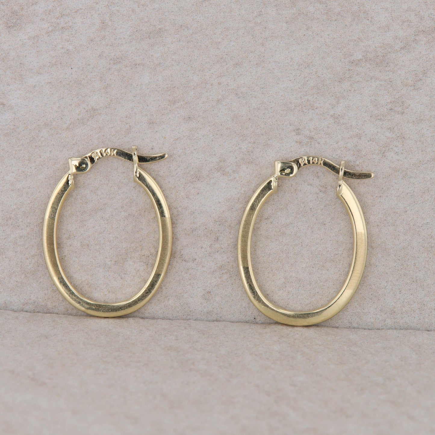 14k Yellow Gold Oval Textured and Polished Hoop Earrings 1.96g