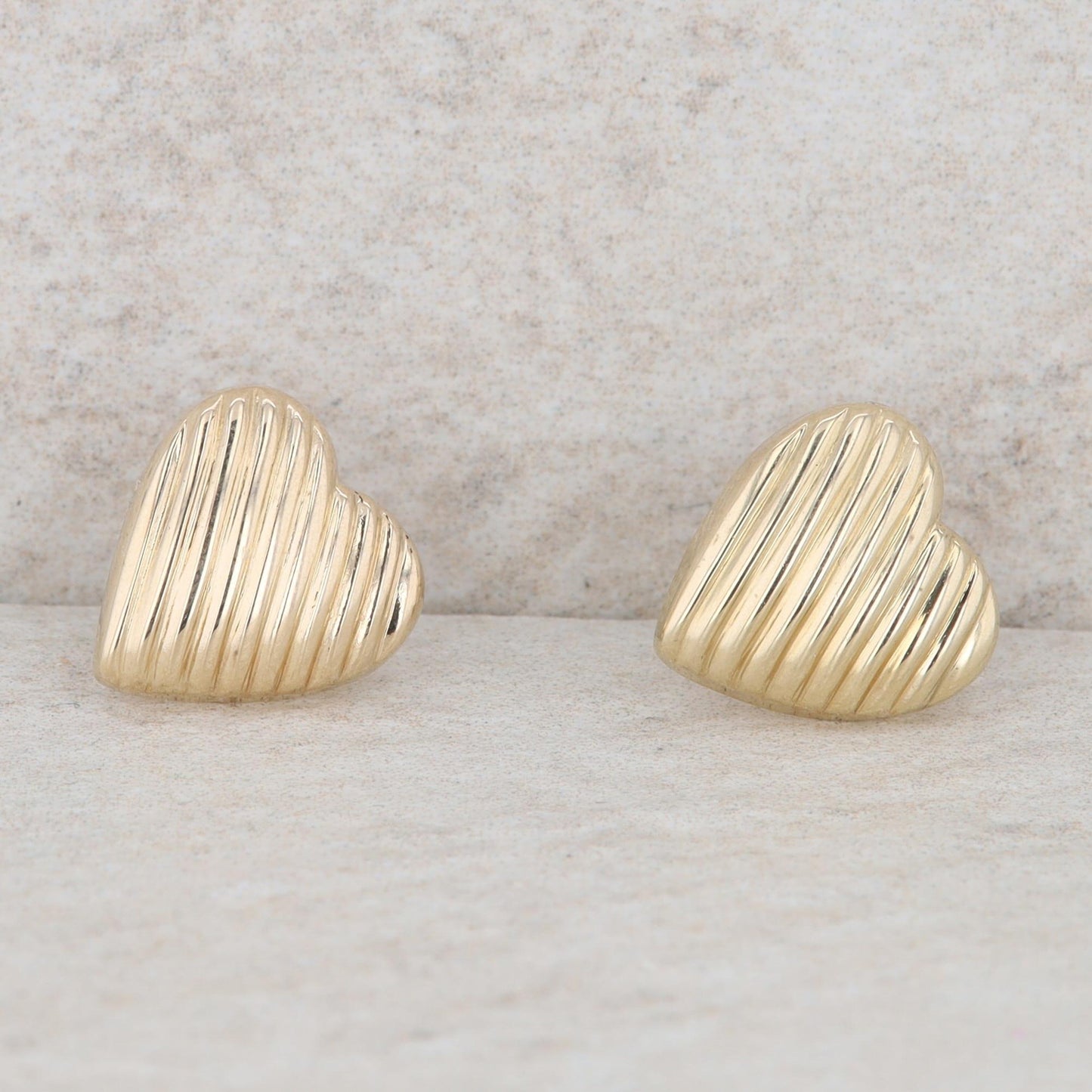 14k Yellow Gold Ribbed Heart Stud Earrings, 1.1g