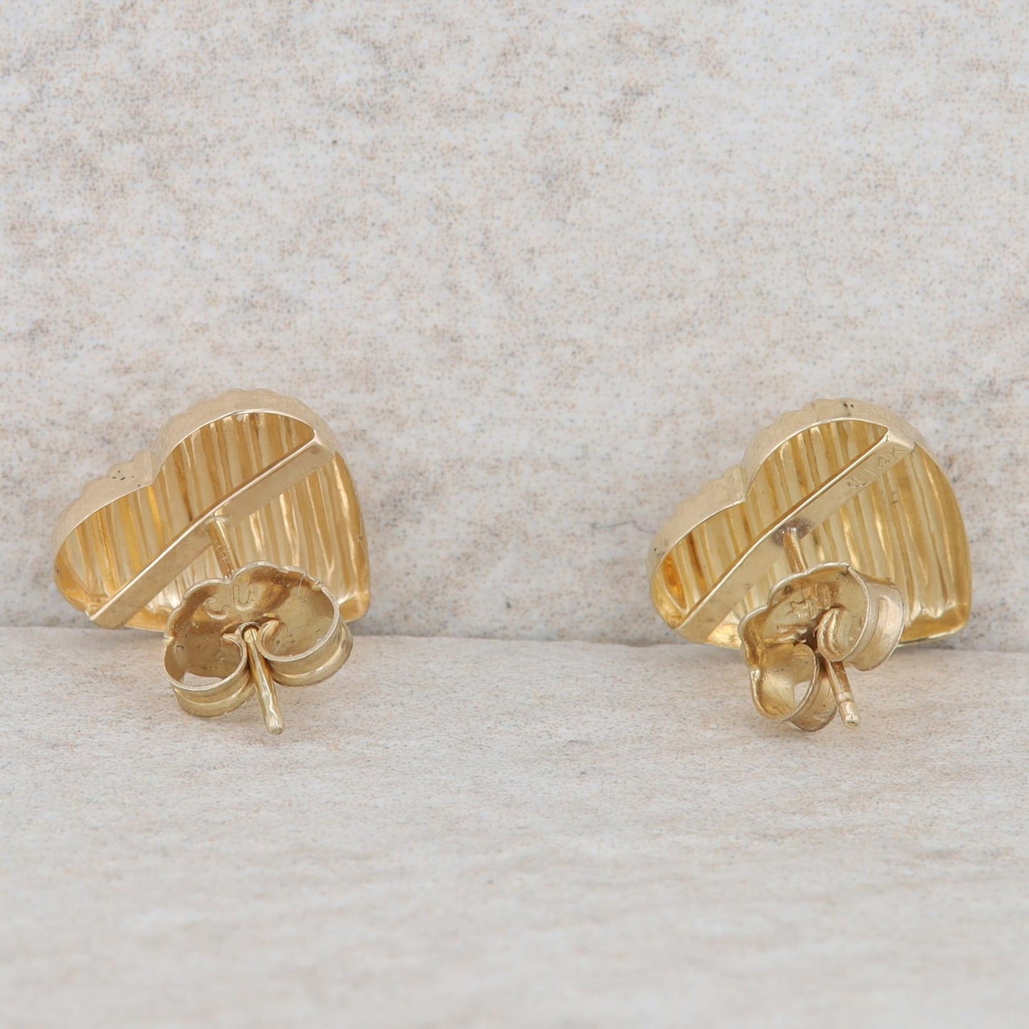 14k Yellow Gold Ribbed Heart Stud Earrings, 1.1g