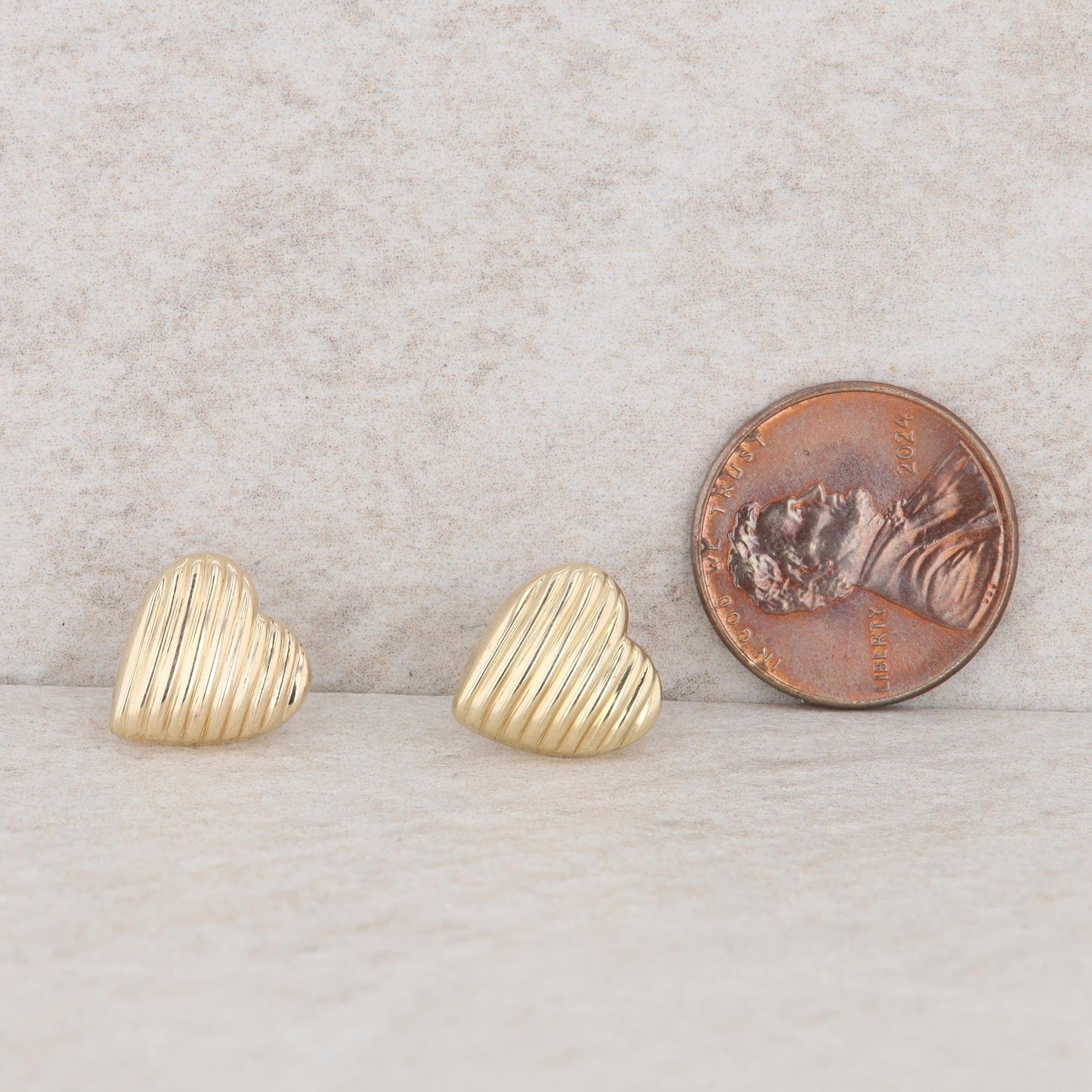 14k Yellow Gold Ribbed Heart Stud Earrings, 1.1g