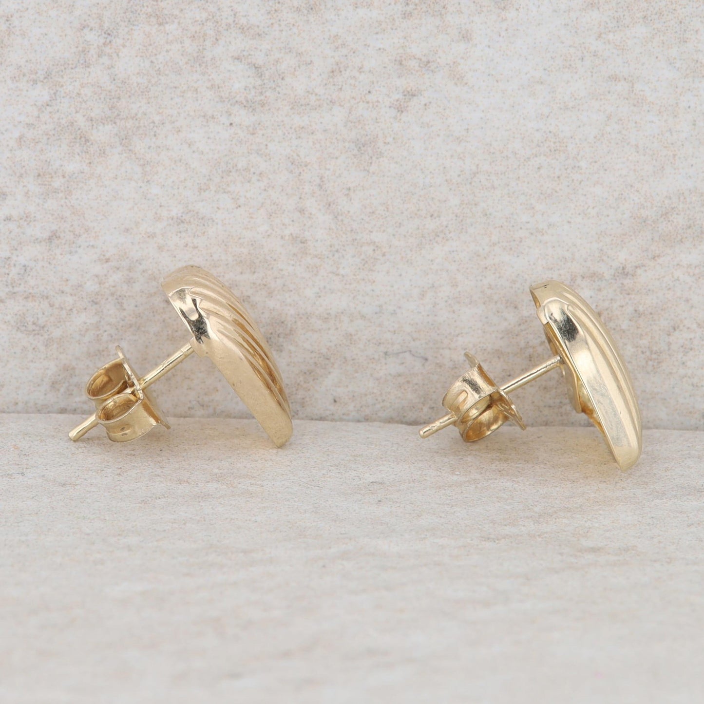 14k Yellow Gold Ribbed Heart Stud Earrings, 1.1g