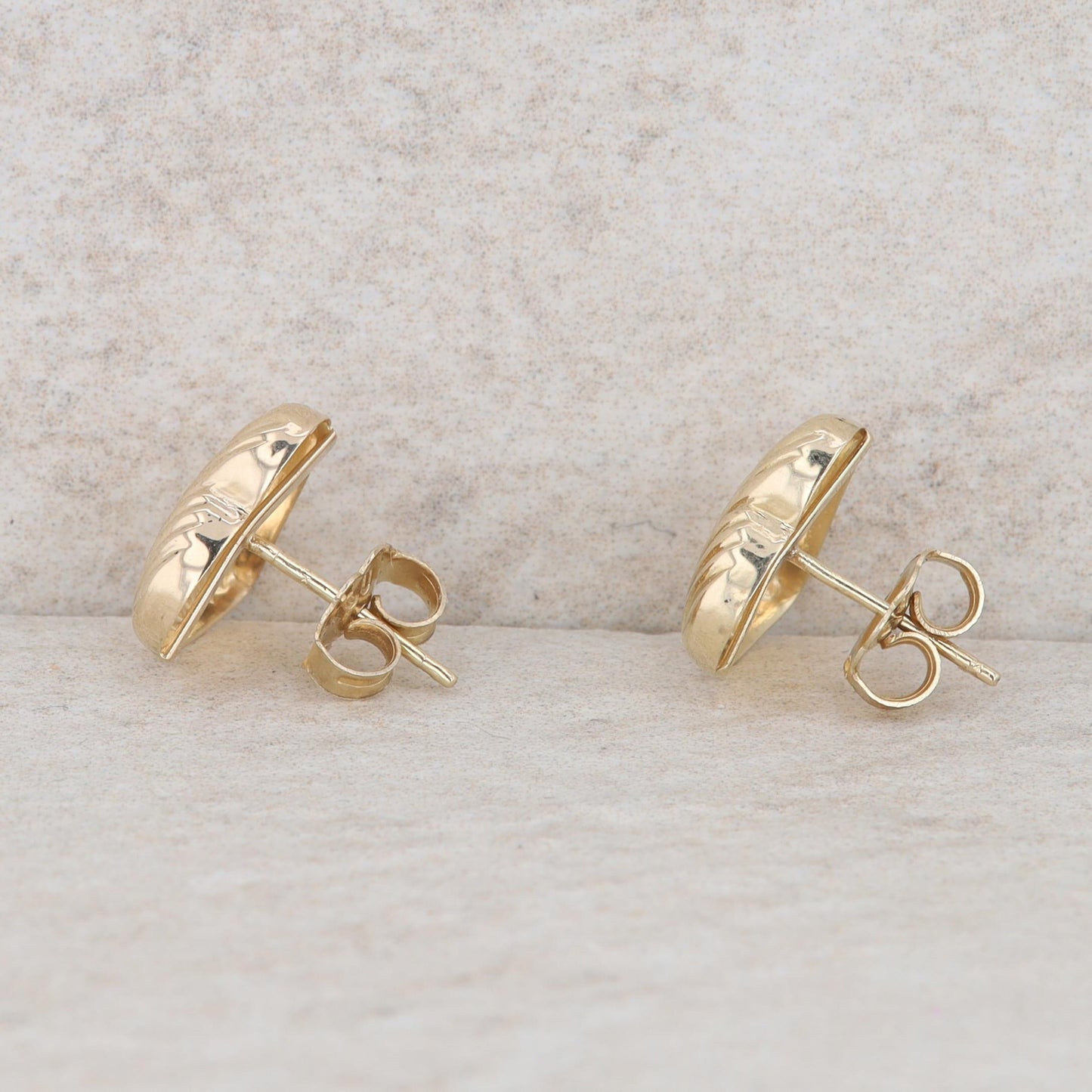14k Yellow Gold Ribbed Heart Stud Earrings, 1.1g