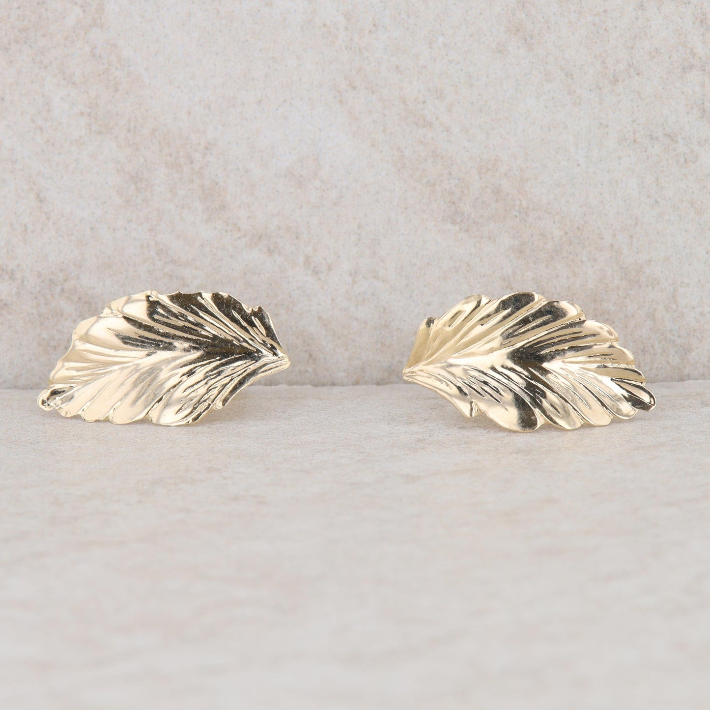14k Yellow Gold Textured Leaf Stud Earrings, 0.8g