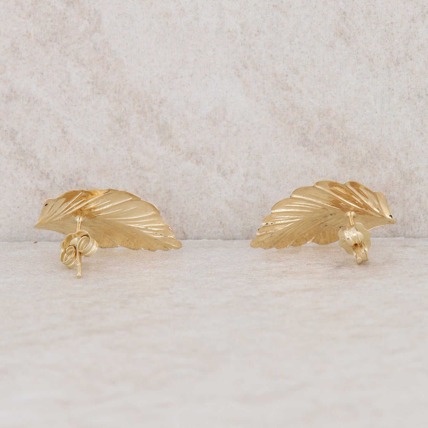 14k Yellow Gold Textured Leaf Stud Earrings, 0.8g