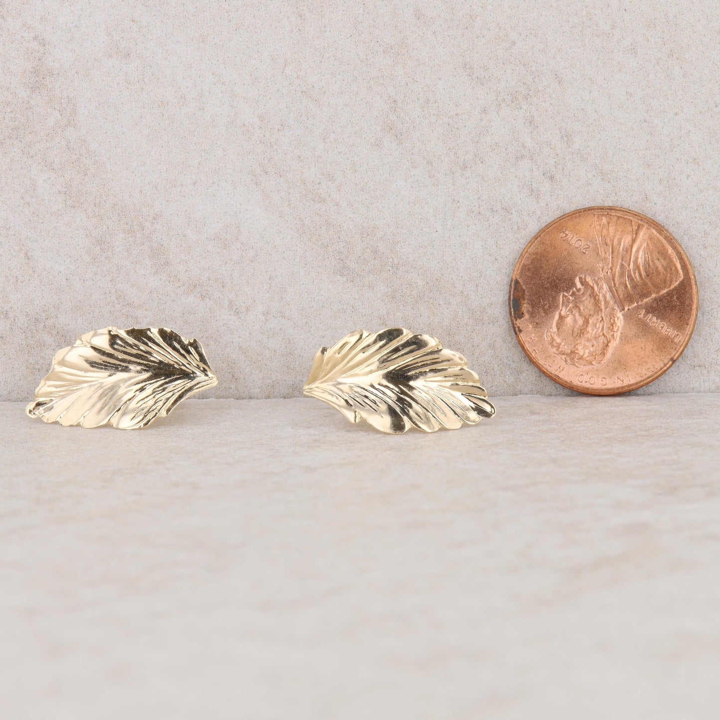 14k Yellow Gold Textured Leaf Stud Earrings, 0.8g
