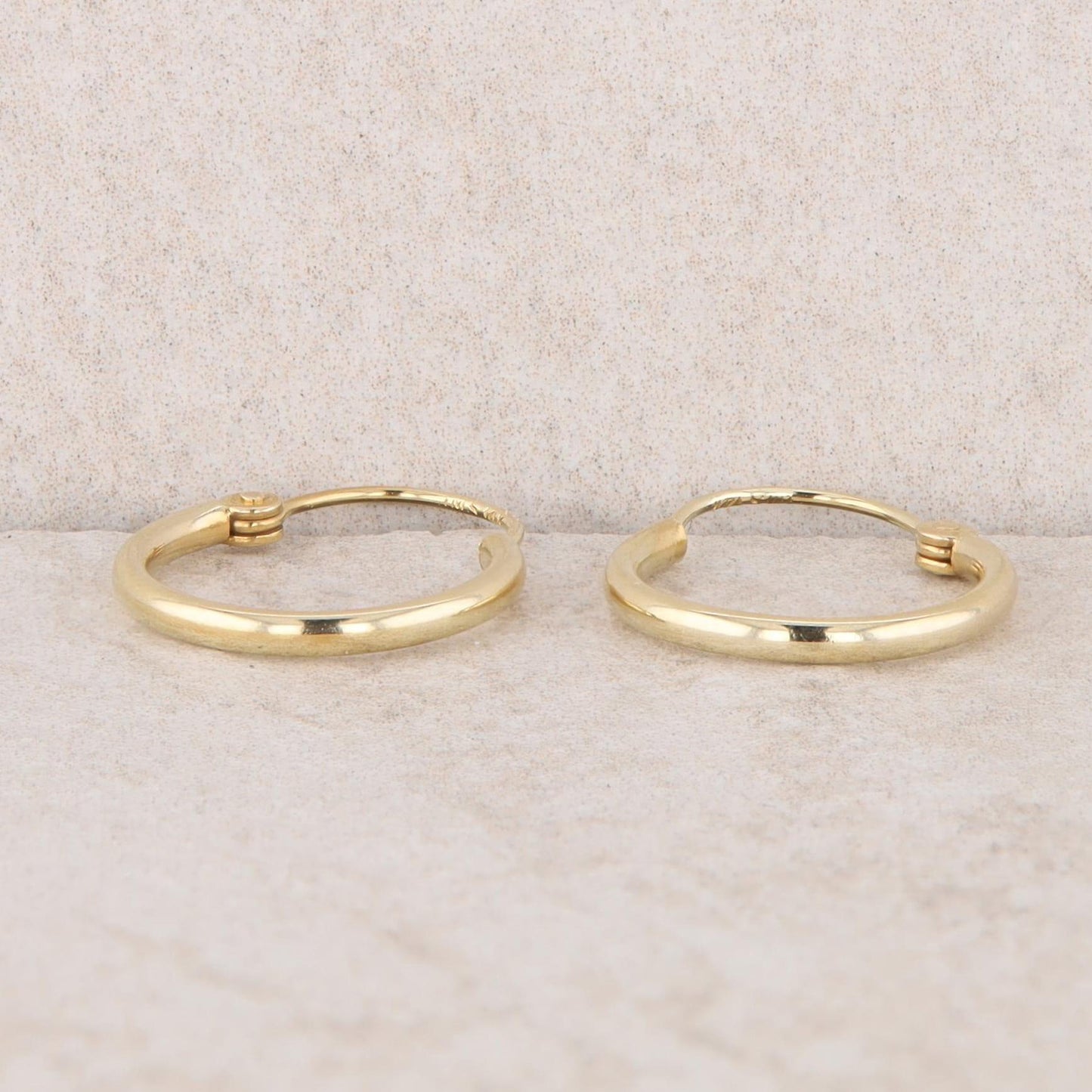 14k Yellow Gold Polished Hoop Earrings 0.90g