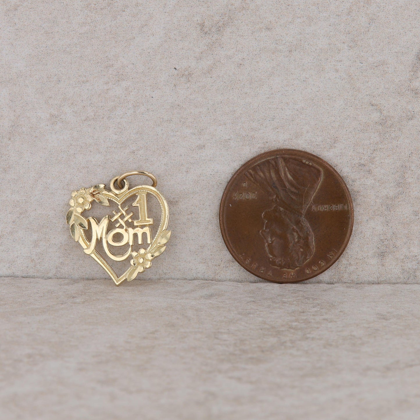 14k Yellow Gold Number One Mom Heart Charm Pendant 0.85g