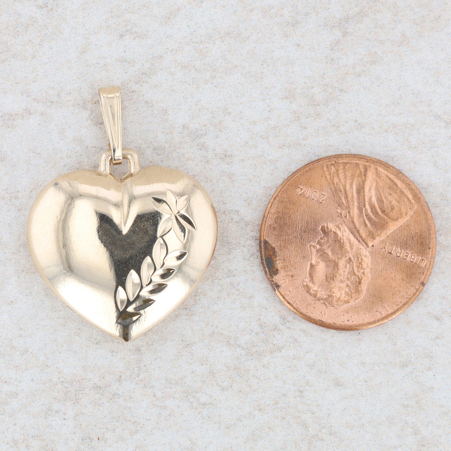 14k Yellow Gold Diamond Cut Leaf Etching Puffed Heart Pendant, 2.1g