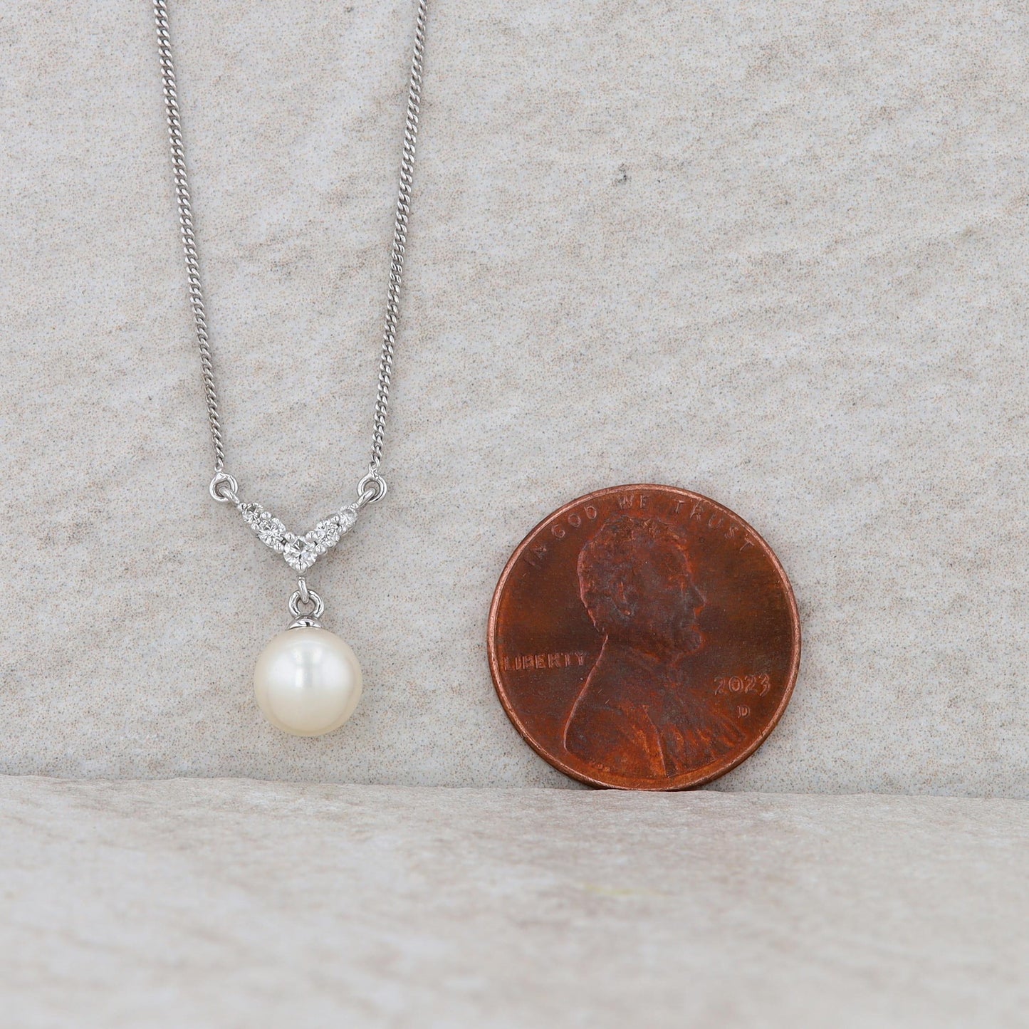 14k White Gold Freshwater Cultured Pearl and Diamond Necklace