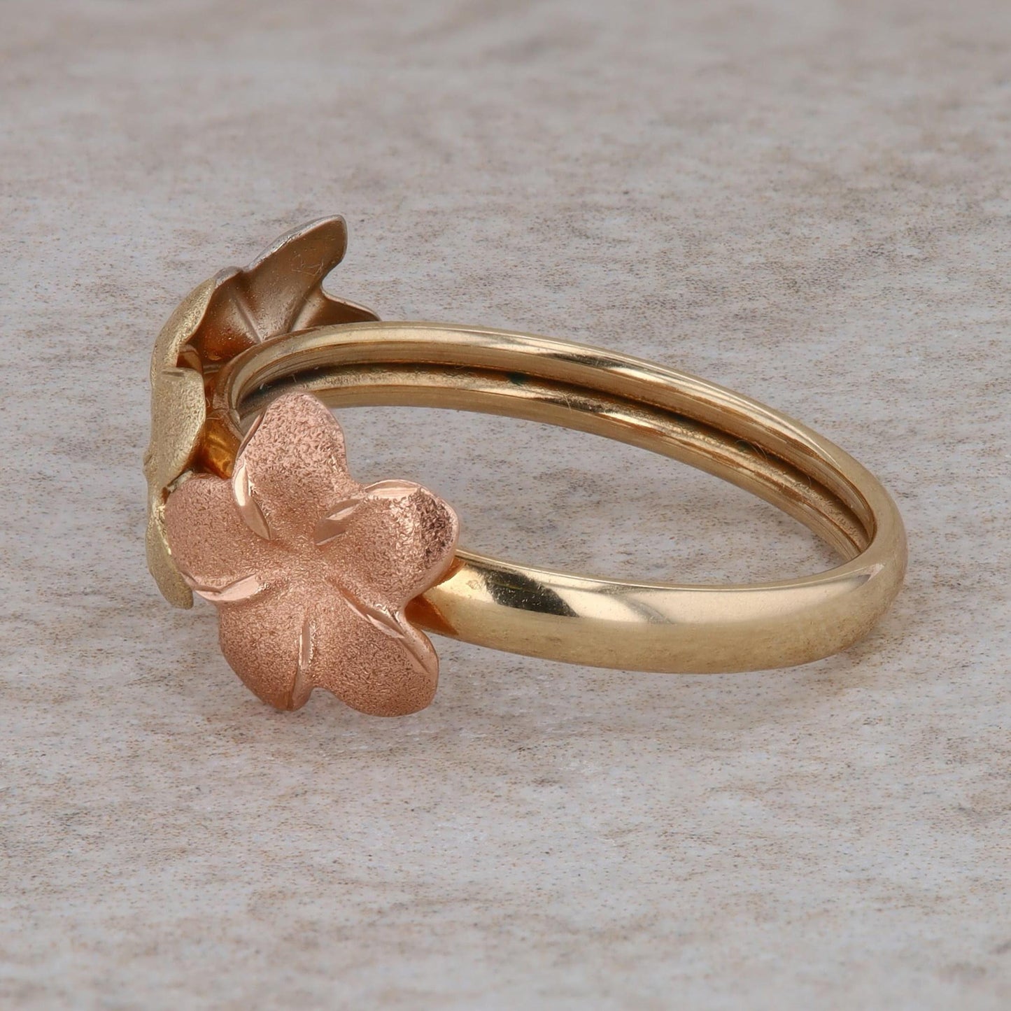 10k Tri Gold & Flower Ring