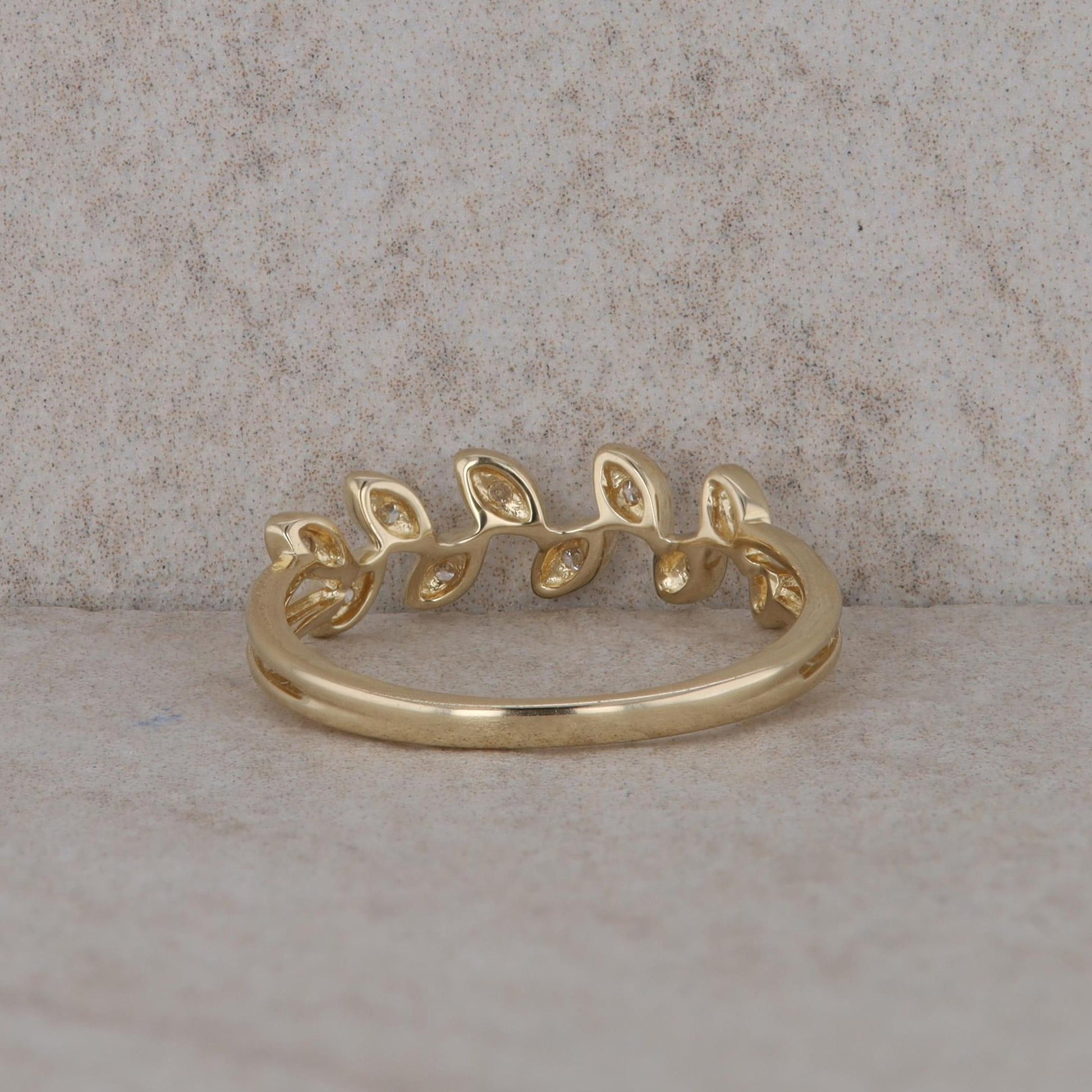 14k Yellow Gold Diamond Leaf Style Band