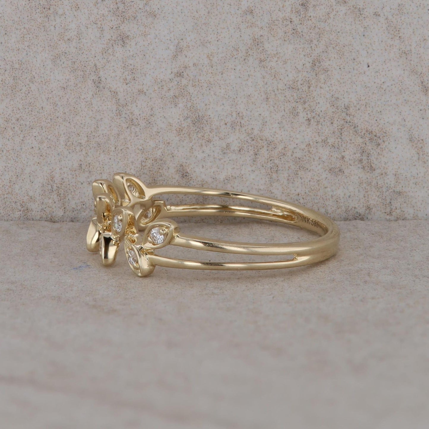 14k Yellow Gold Diamond Leaf Style Band