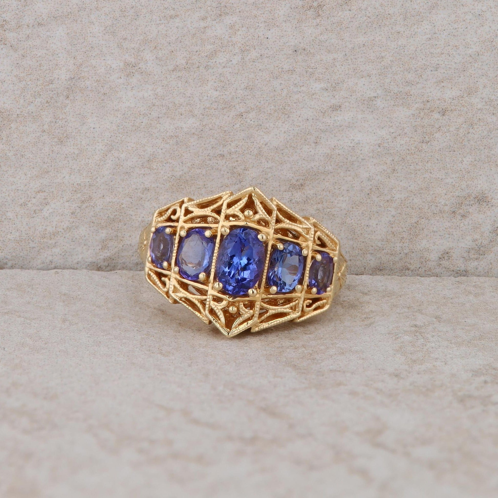 14k Yellow Gold Tanzanite Graduated Oval Filigree Design Ring