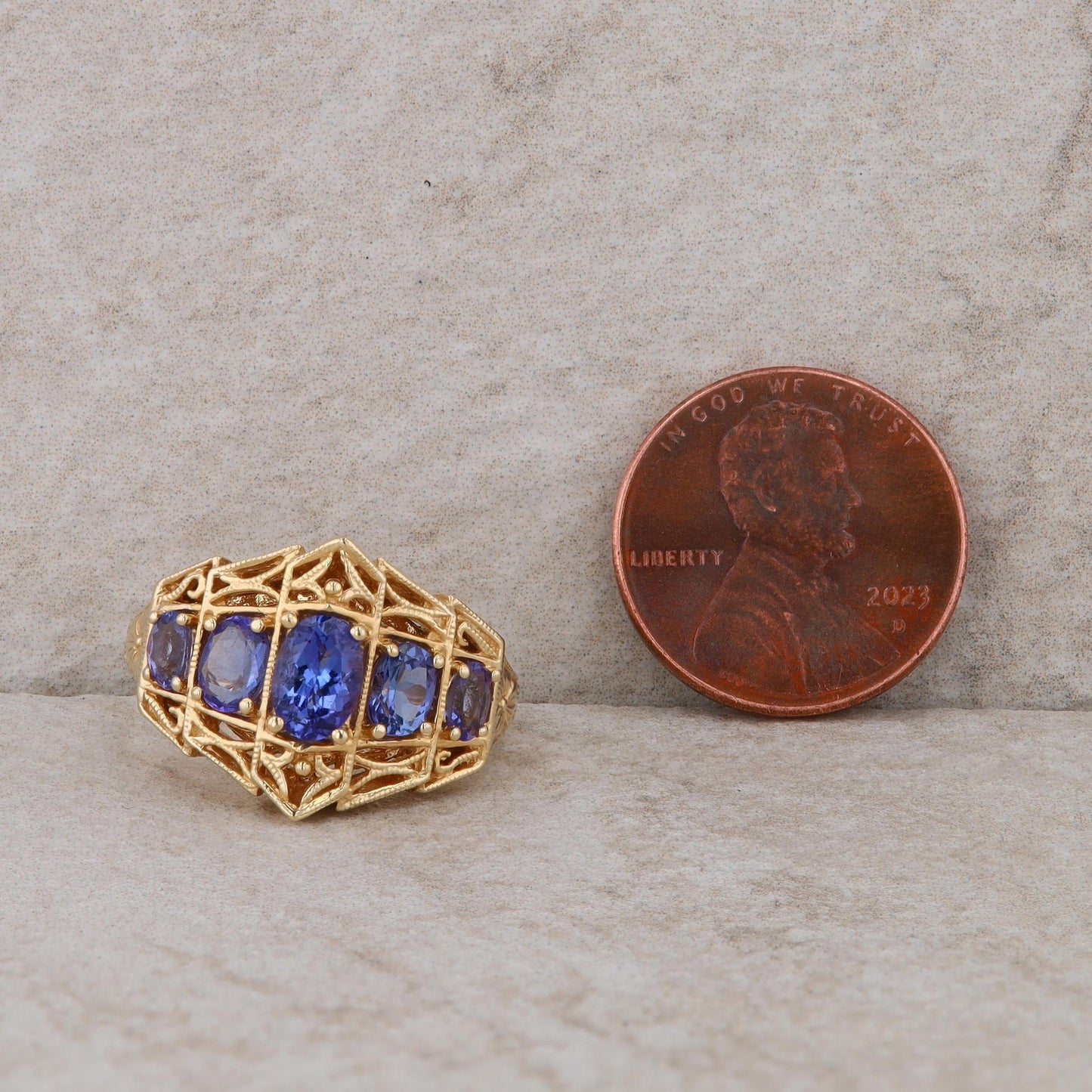 14k Yellow Gold Tanzanite Graduated Oval Filigree Design Ring