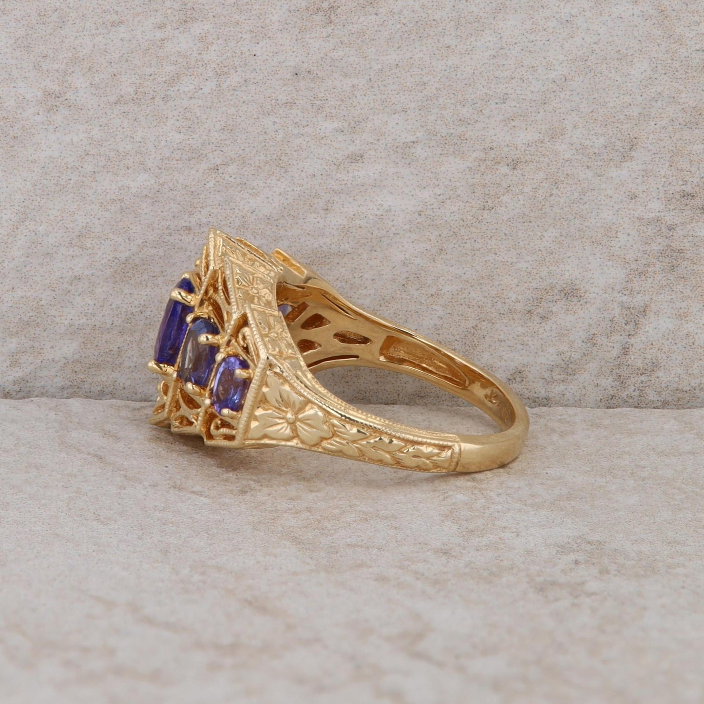 14k Yellow Gold Tanzanite Graduated Oval Filigree Design Ring