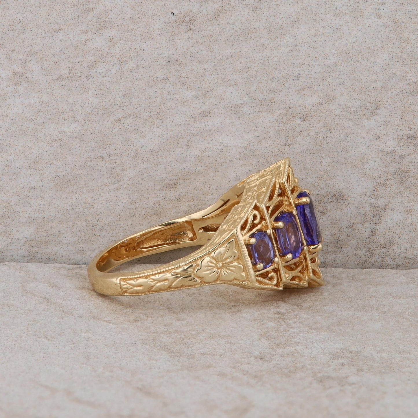 14k Yellow Gold Tanzanite Graduated Oval Filigree Design Ring