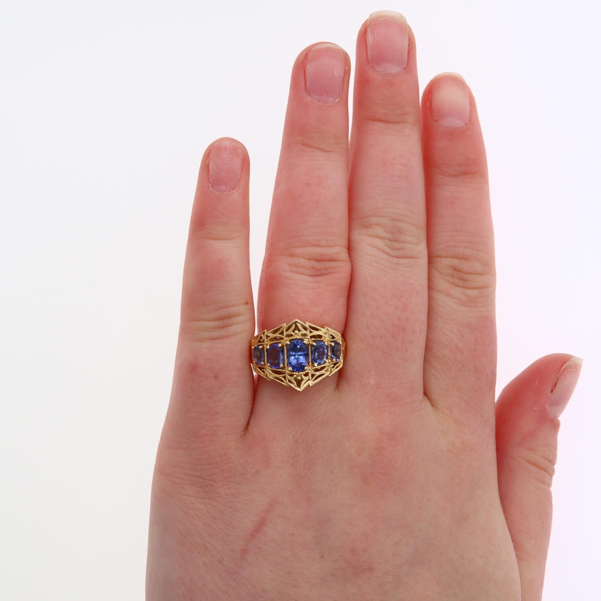 14k Yellow Gold Tanzanite Graduated Oval Filigree Design Ring