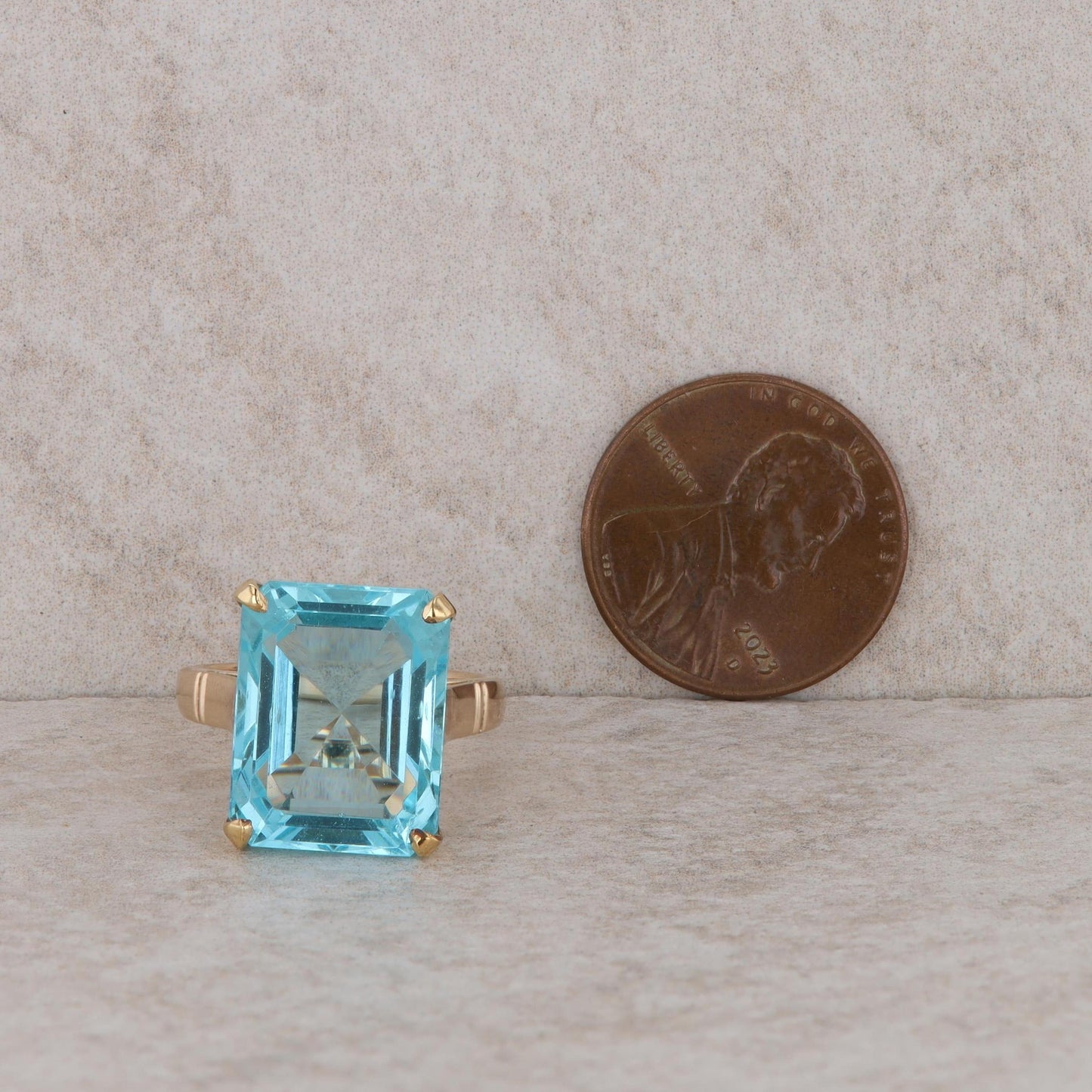 18k Yellow Gold Blue Glass Emerald Cut Stone Fashion Ring