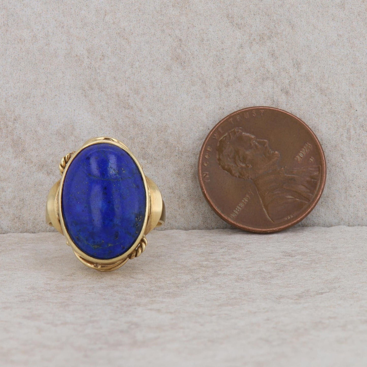 18k Yellow Gold Oval Lapis Ring