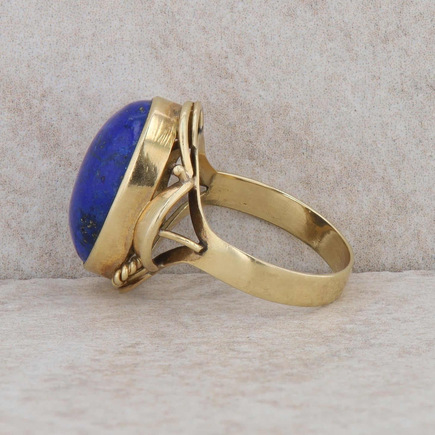 18k Yellow Gold Oval Lapis Ring