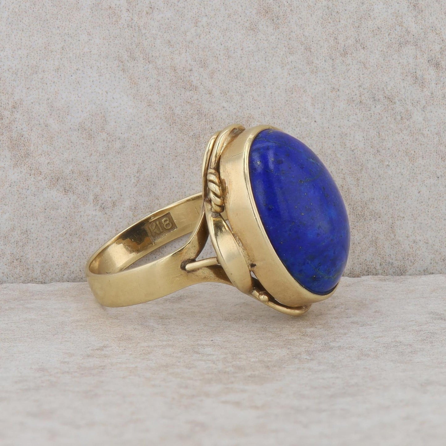 18k Yellow Gold Oval Lapis Ring