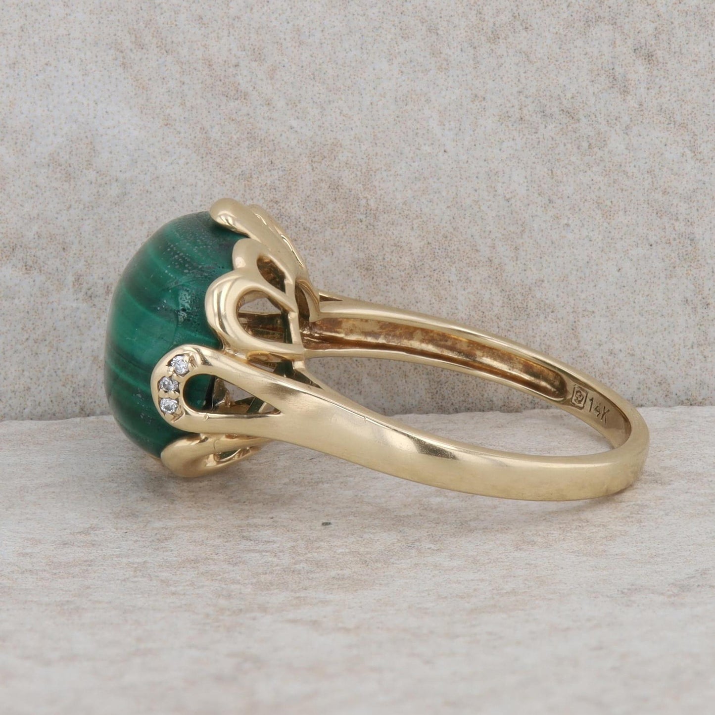 14k Yellow Gold Malachite Oval Ring