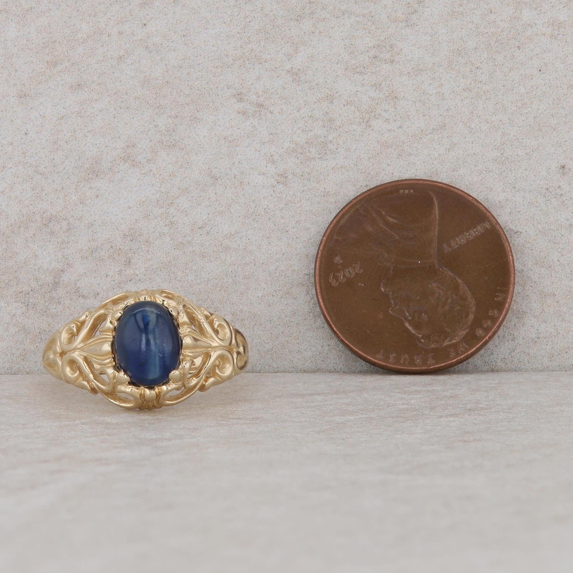 14k Yellow Gold Cabochon Oval Sapphire Filigree Ring