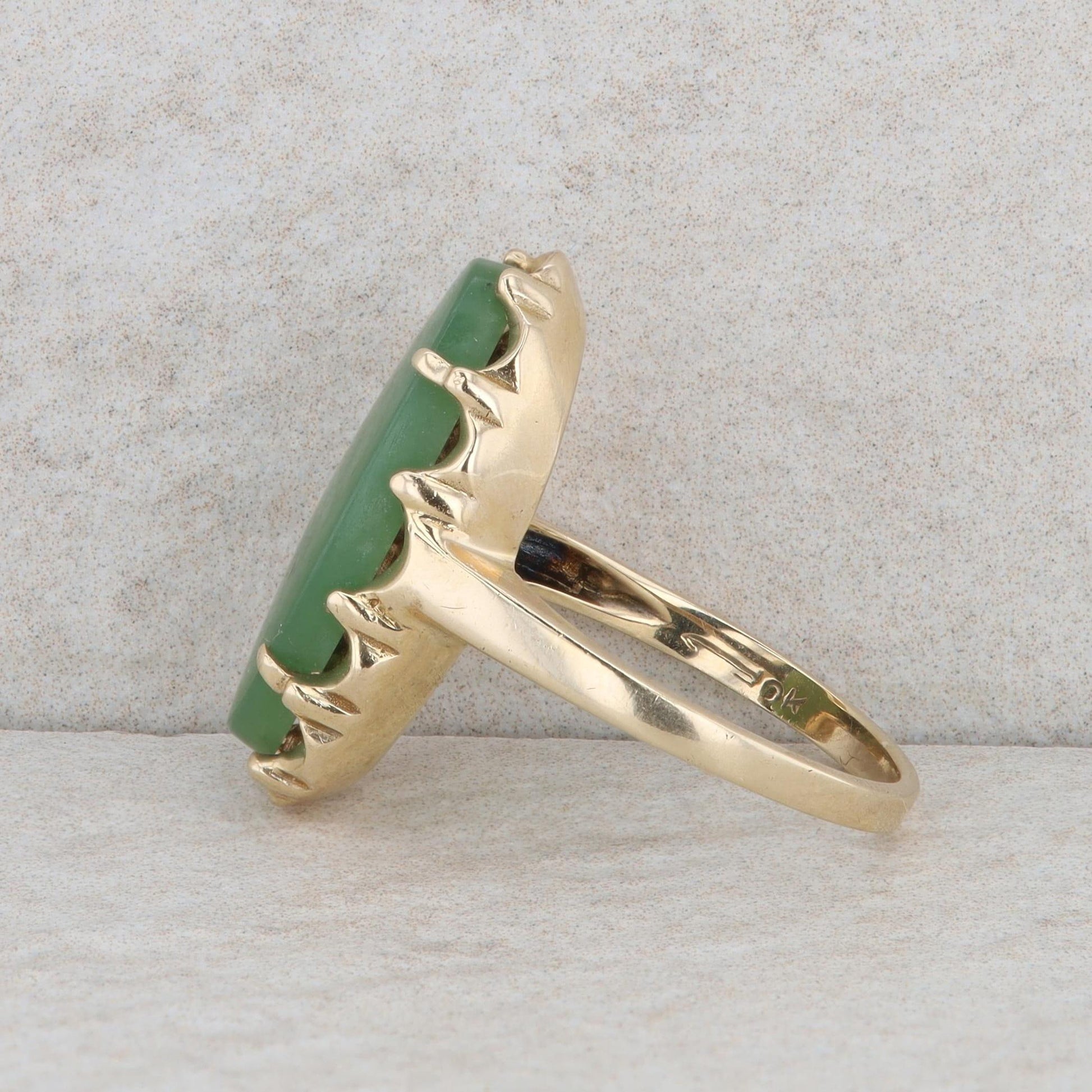 10k Yellow Gold Oval Jade Ring