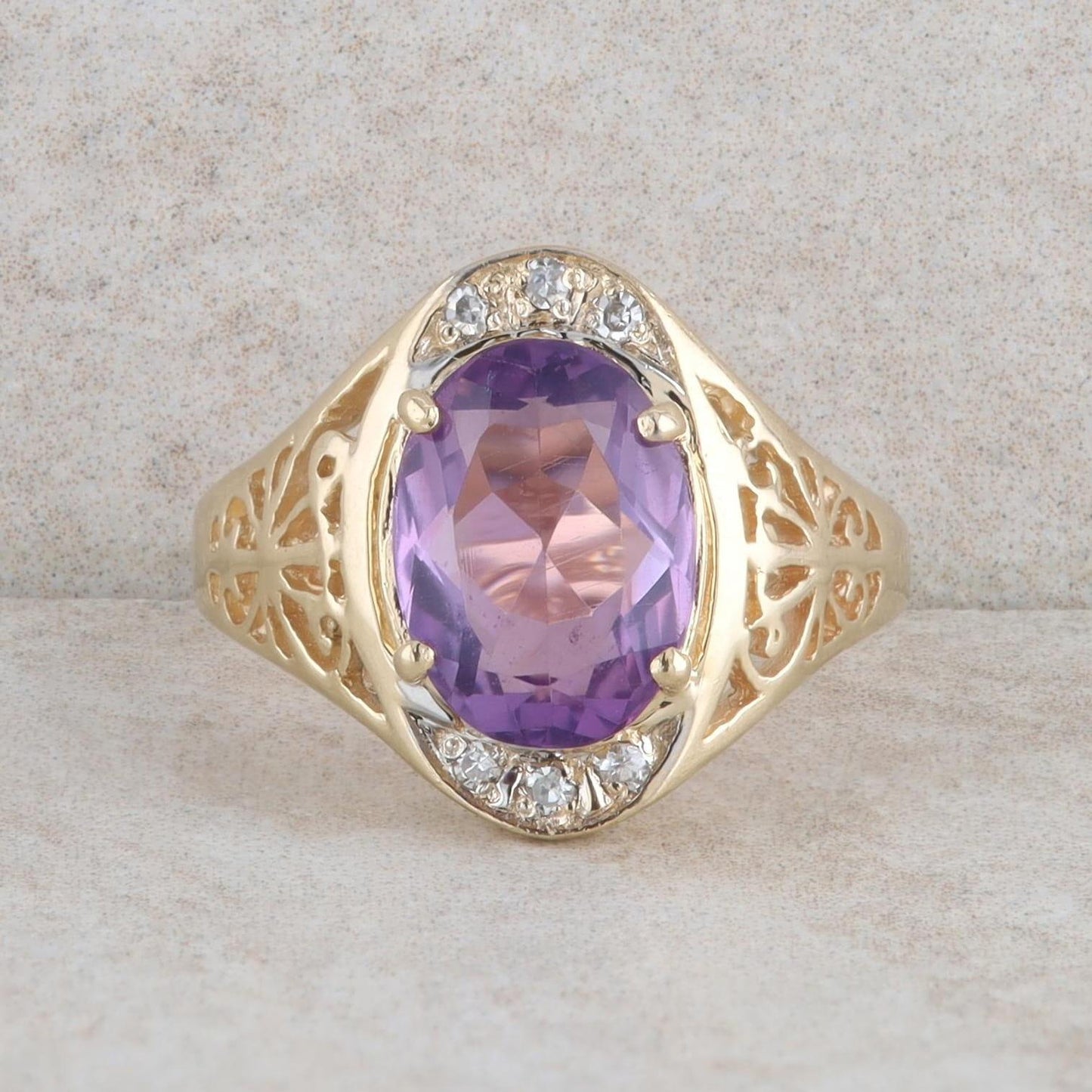 14k Yellow Gold Diamond and Oval Amethyst Fashion Ring