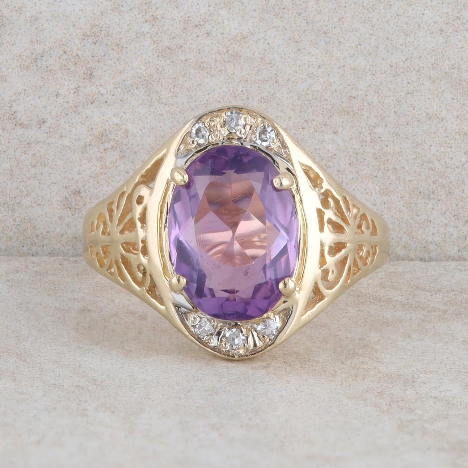 14k Yellow Gold Diamond and Oval Amethyst Fashion Ring