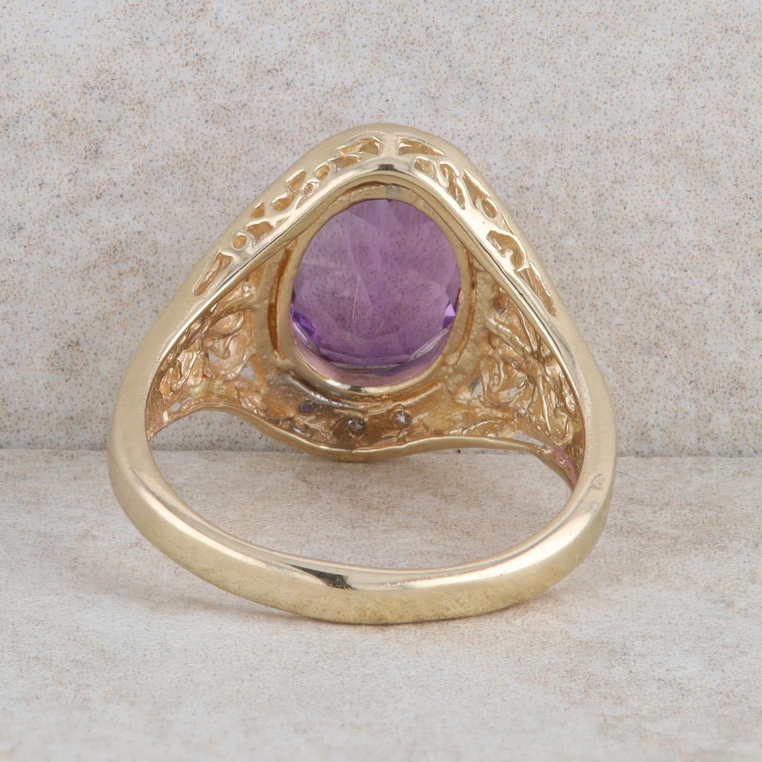 14k Yellow Gold Diamond and Oval Amethyst Fashion Ring