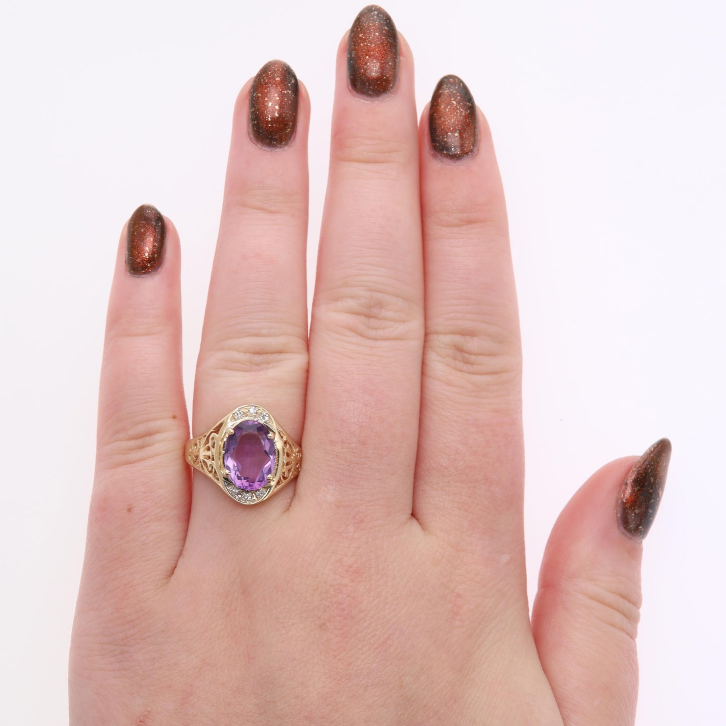 14k Yellow Gold Diamond and Oval Amethyst Fashion Ring