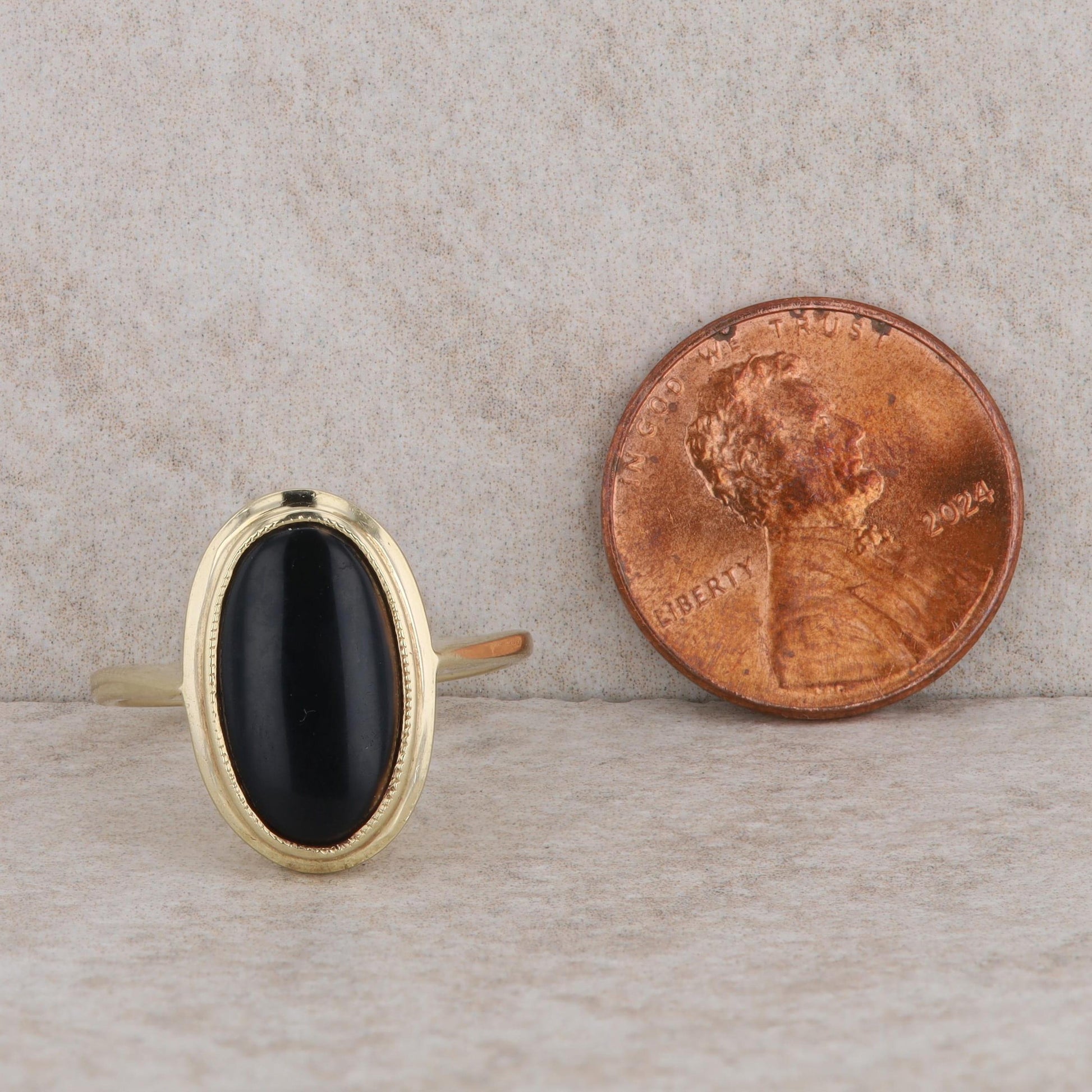 10k Yellow Gold Oval Onyx Cabochon Ring