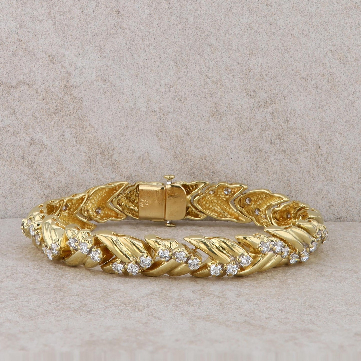 18k Yellow Gold Fashion Diamond Bracelet 43.10 grams