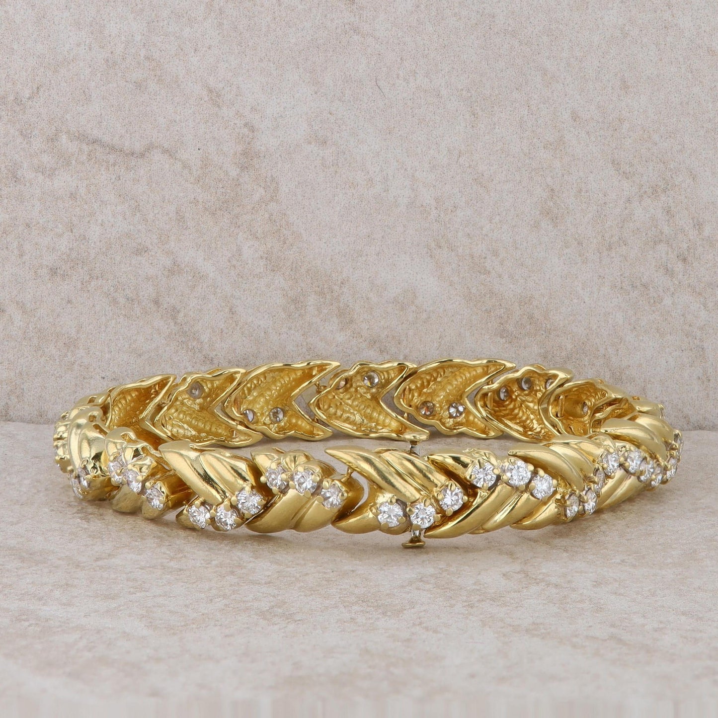 18k Yellow Gold Fashion Diamond Bracelet 43.10 grams