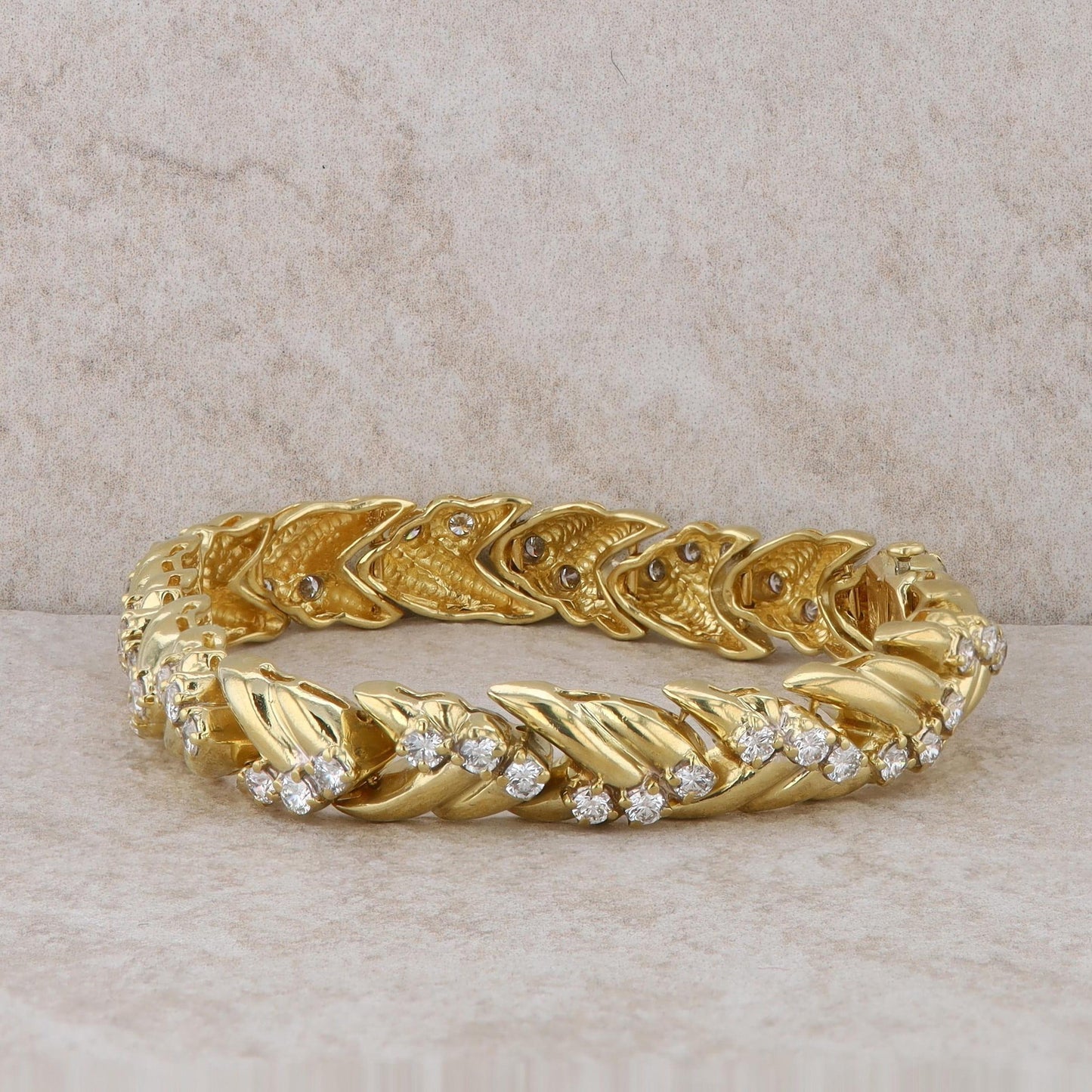 18k Yellow Gold Fashion Diamond Bracelet 43.10 grams