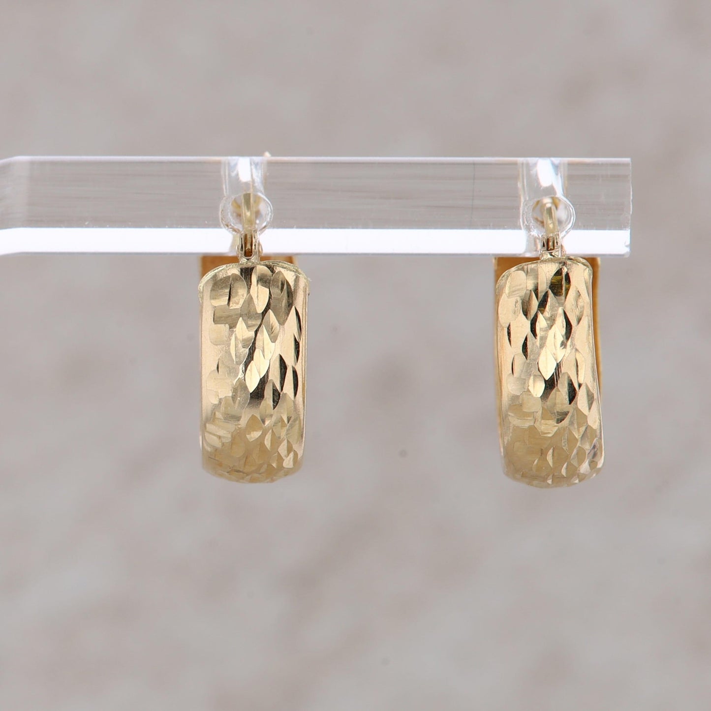 14k Yellow Gold Textured Hollow Huggie Hoop Earrings 0.86g