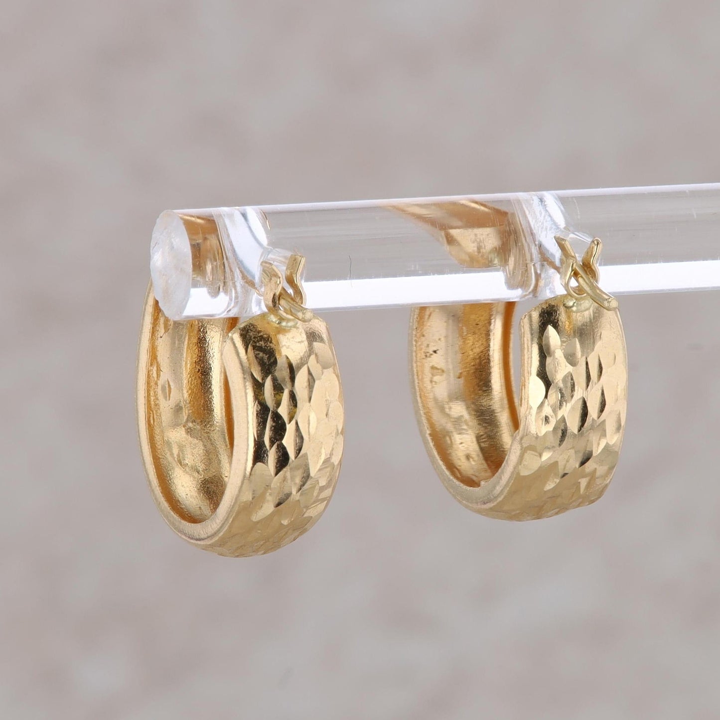 14k Yellow Gold Textured Hollow Huggie Hoop Earrings 0.86g