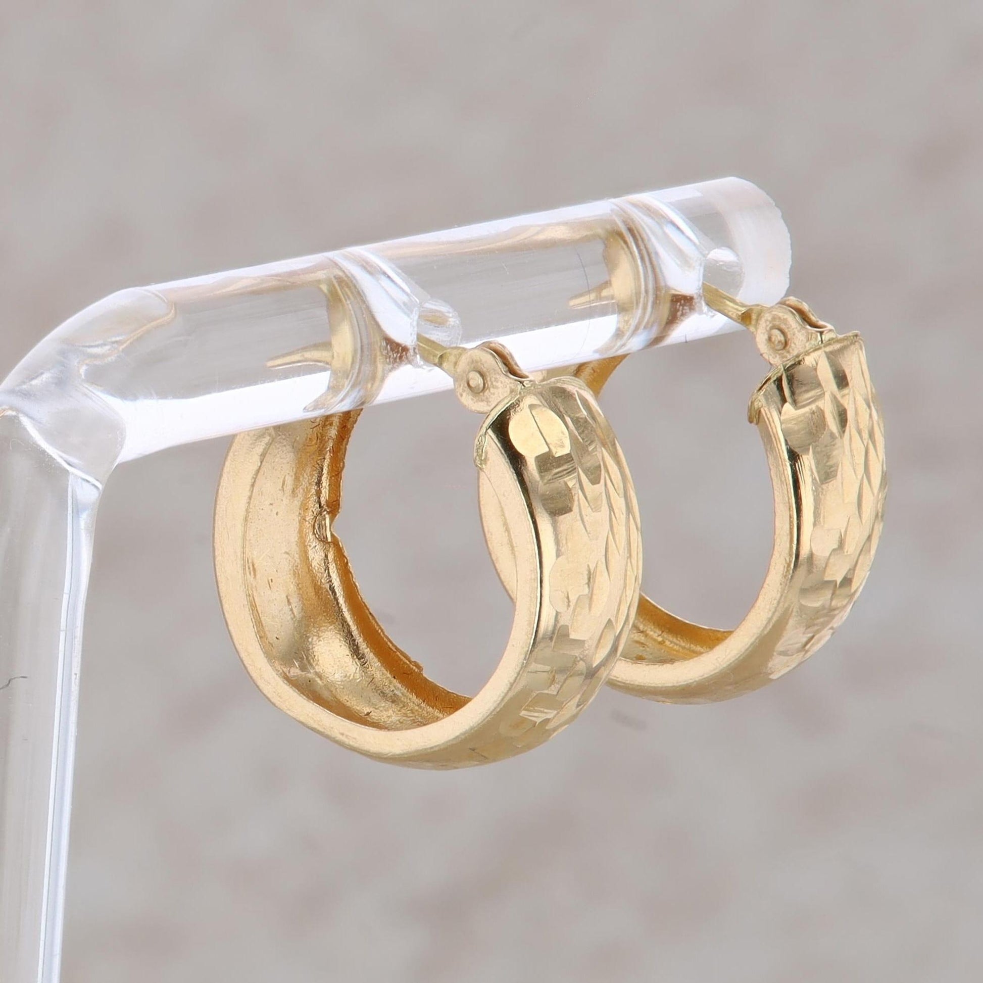 14k Yellow Gold Textured Hollow Huggie Hoop Earrings 0.86g