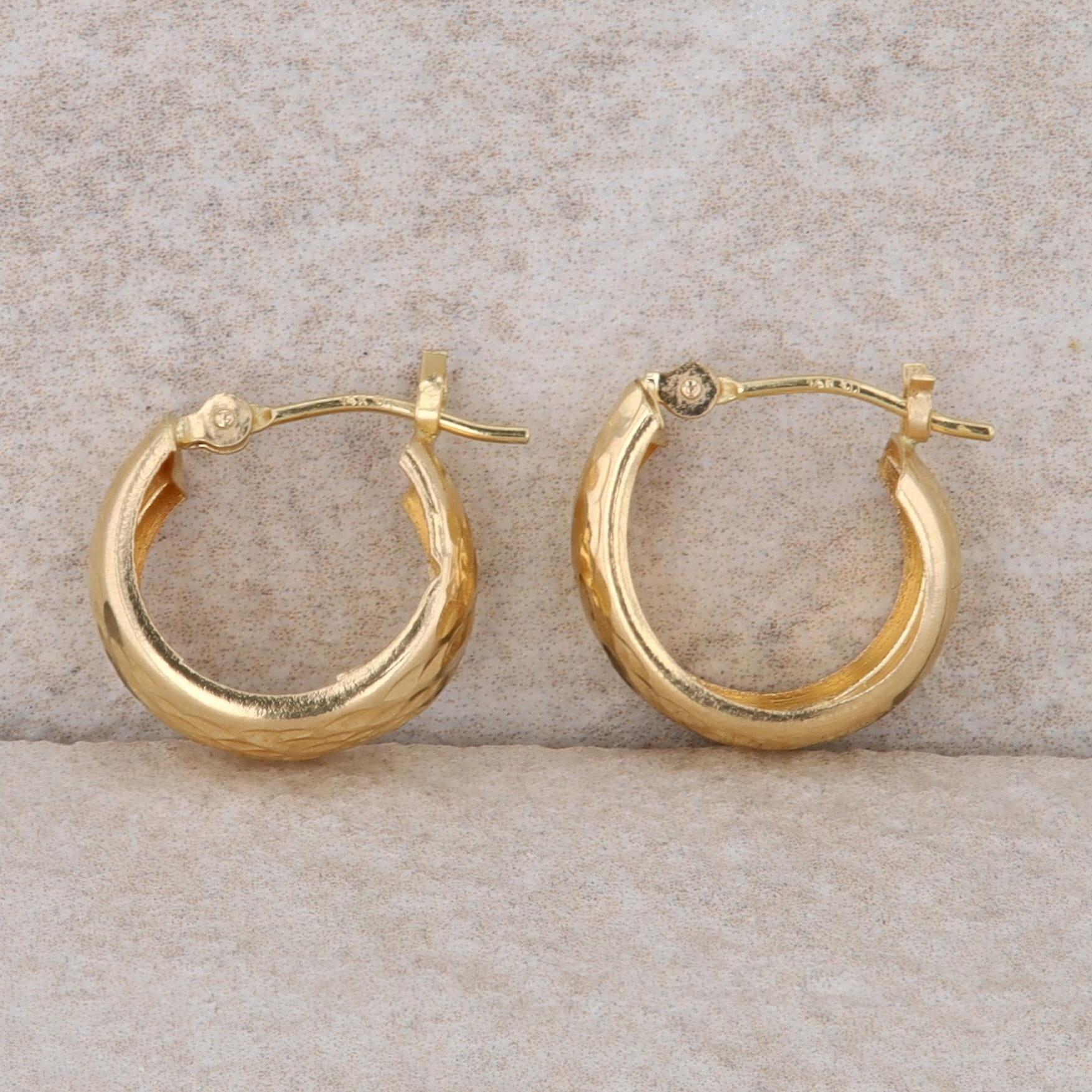 14k Yellow Gold Textured Hollow Huggie Hoop Earrings 0.86g