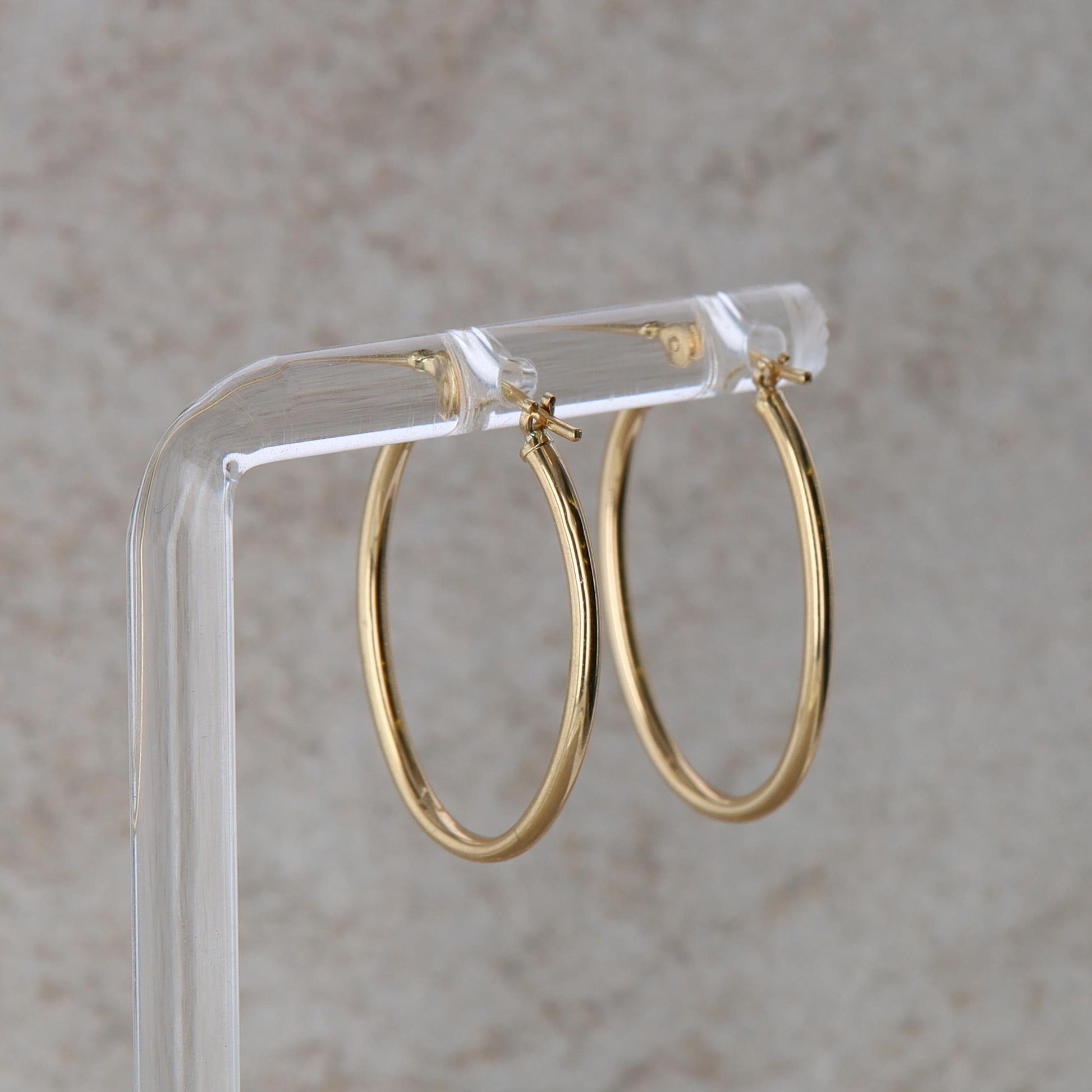 14k Yellow Gold Thin Oval Hoop Earrings 0.72g